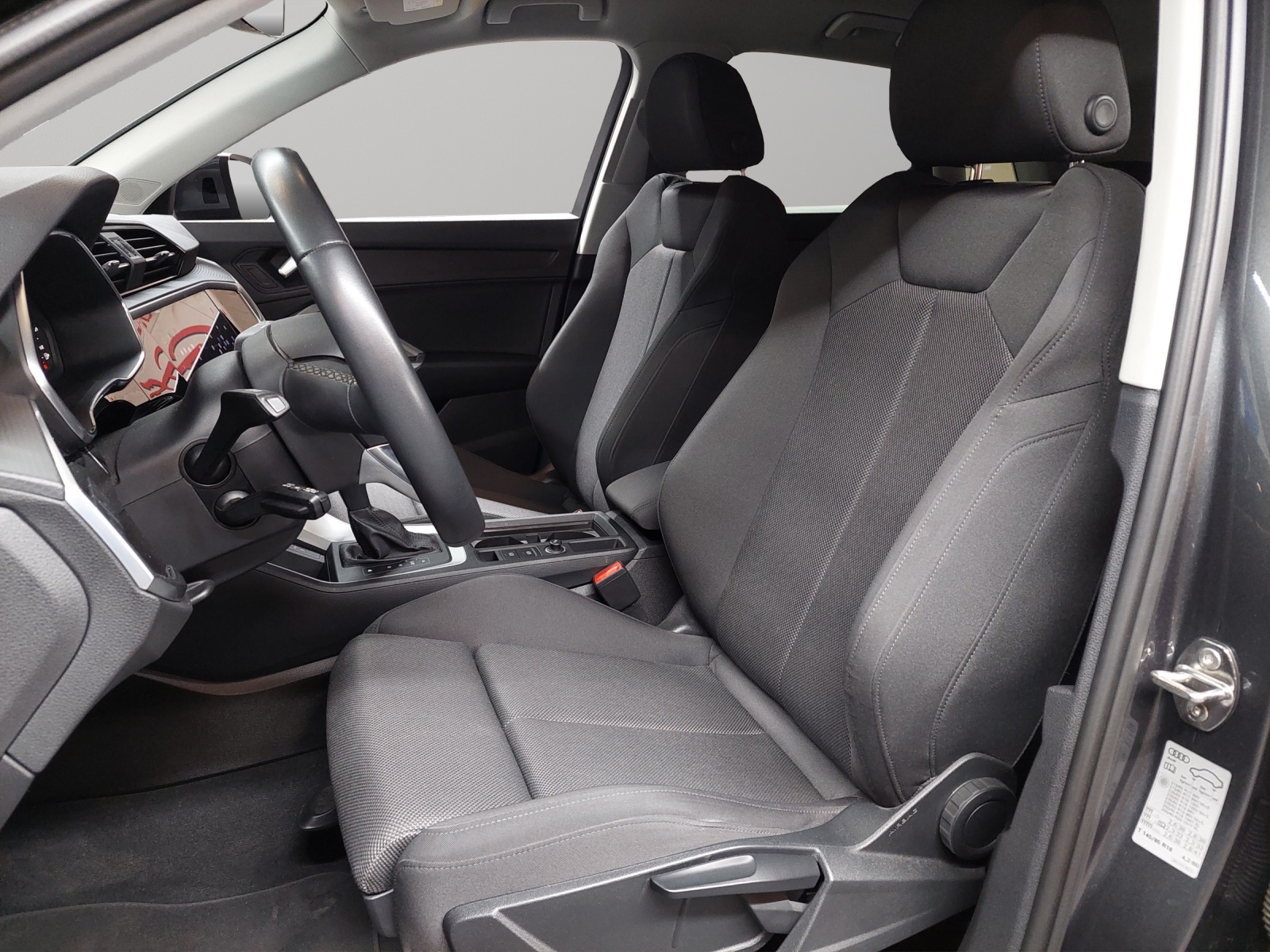 AUDI Q3 35 TDI S line quattro S-tronic-image-5