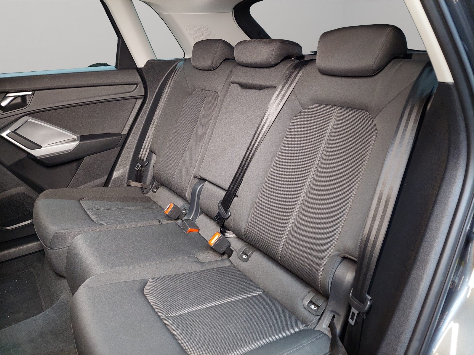 AUDI Q3 35 TDI S line quattro S-tronic-image-7