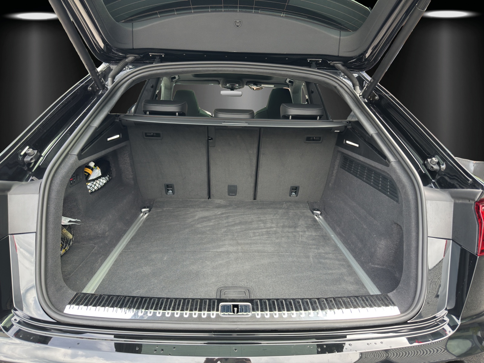 AUDI RSQ8 performance quattro-image-6