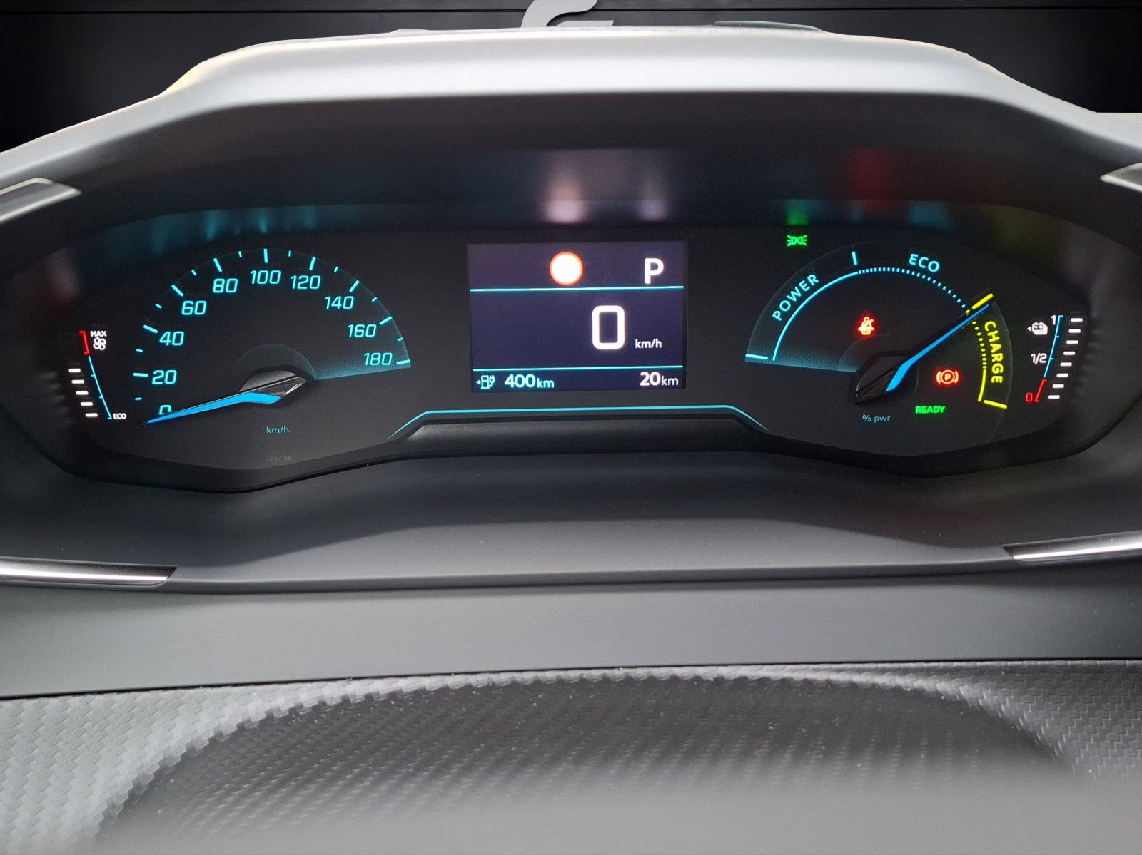 PEUGEOT 2008 NEW 156 e Style-image-13