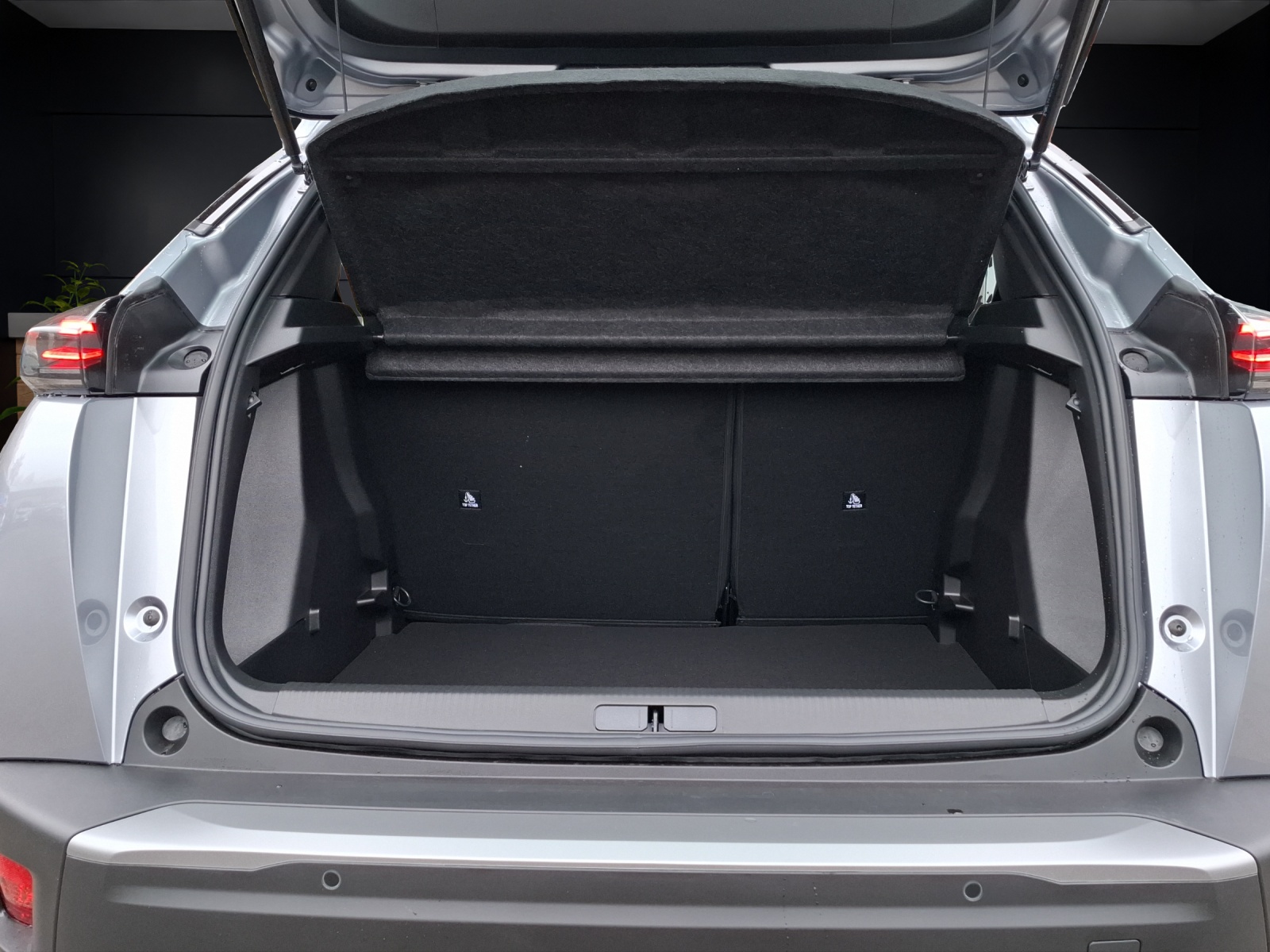 PEUGEOT 2008 NEW 156 e Style-image-9