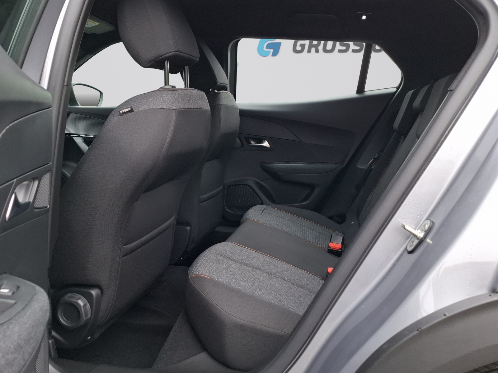 PEUGEOT 2008 NEW 156 e Style-image-8