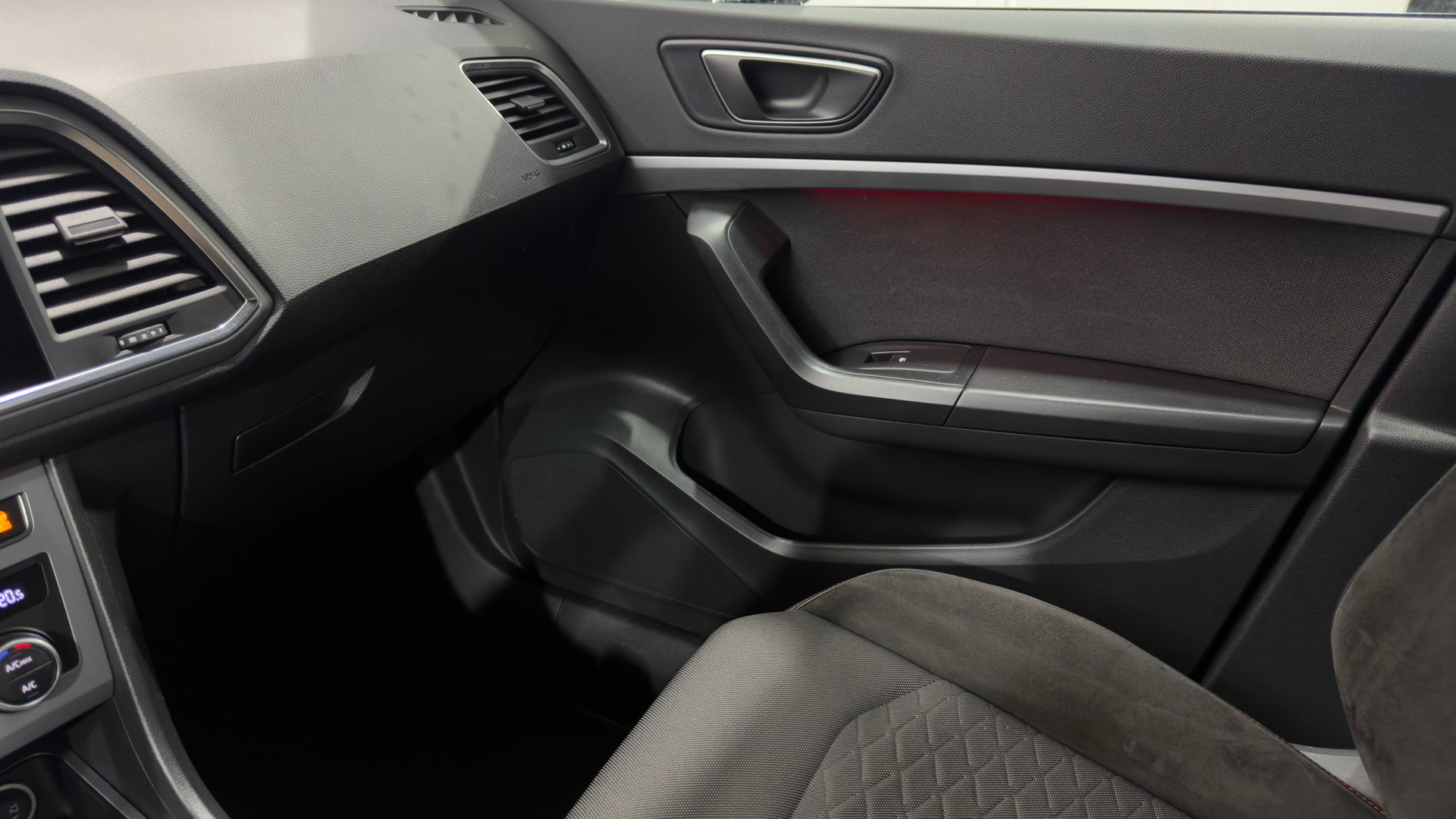 SEAT Ateca 1.5 TSI FR DSG-image-13