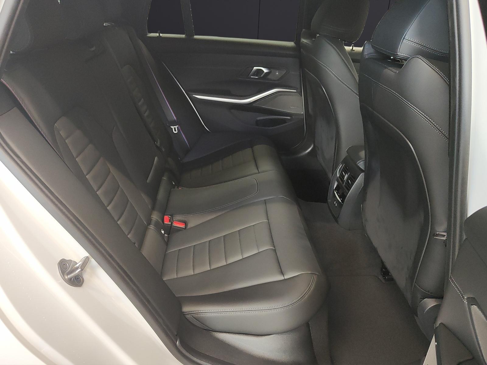 BMW 330d xDrive SAG Touring-image-16
