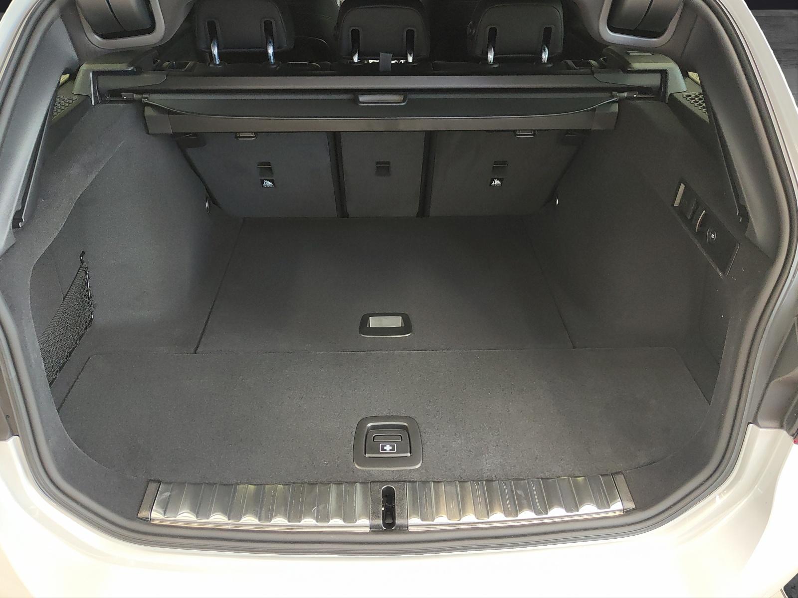 BMW 330d xDrive SAG Touring-image-12