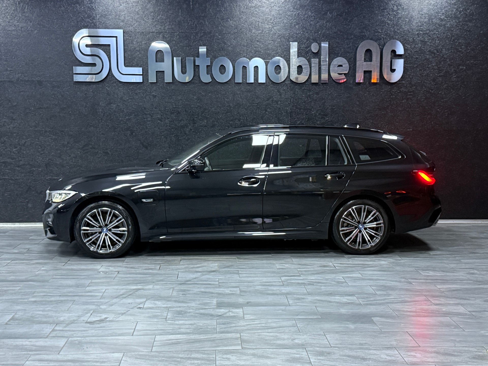 BMW 320e xDrive Touring M Sport Steptronic / Frisch MFK / Leasing ab 299.--showroom-element-3