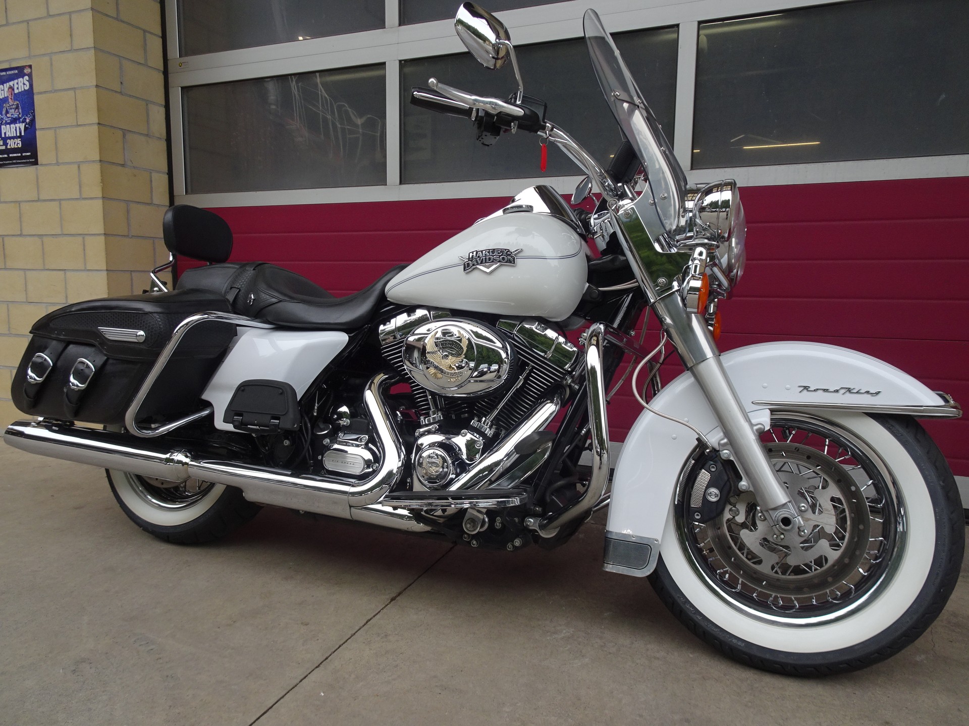 HARLEY-DAVIDSON FLHRC Road King Classic 103 ABS-image-9