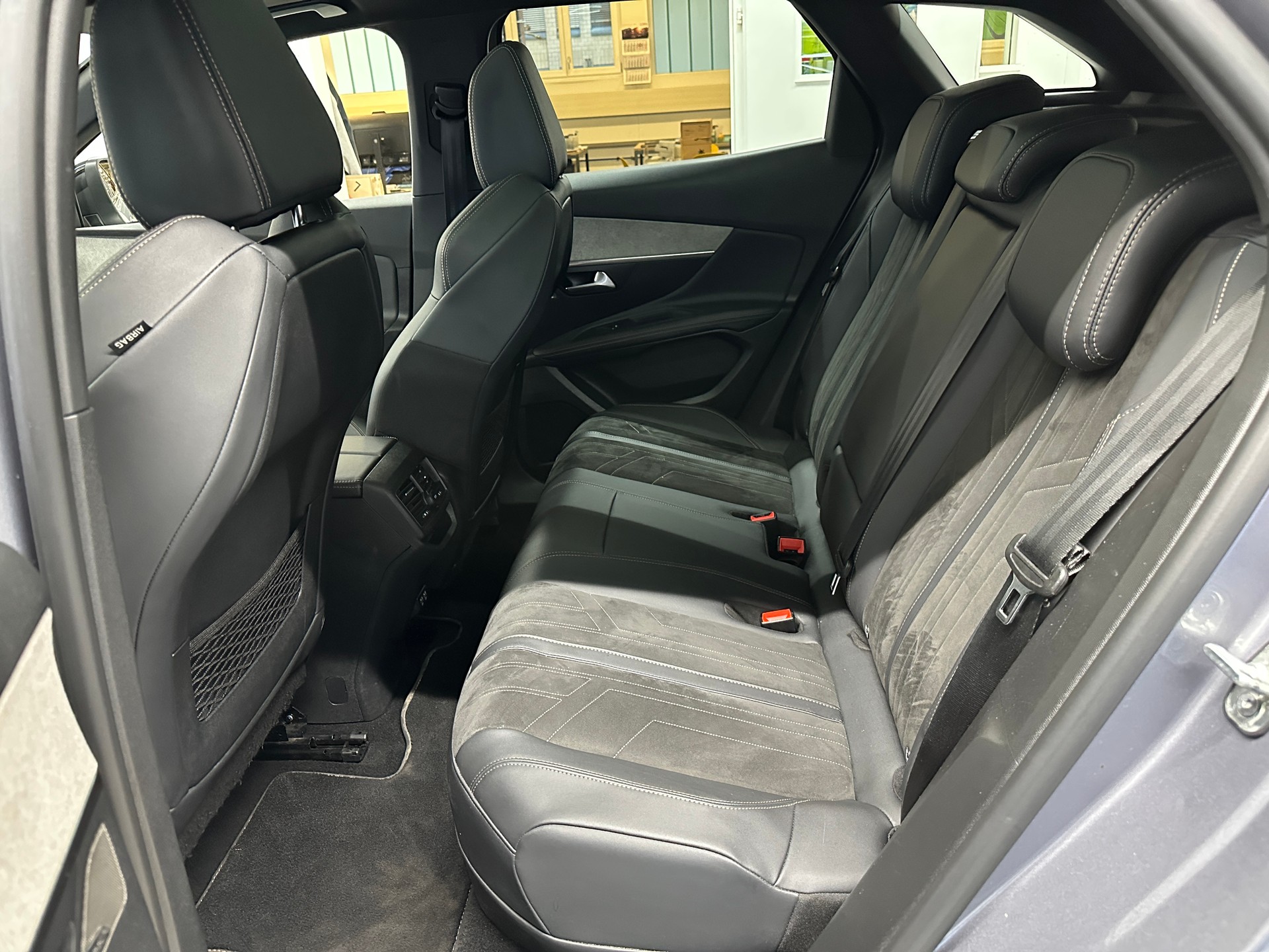 PEUGEOT 3008 225e Hybrid2 GT EAT8-image-8