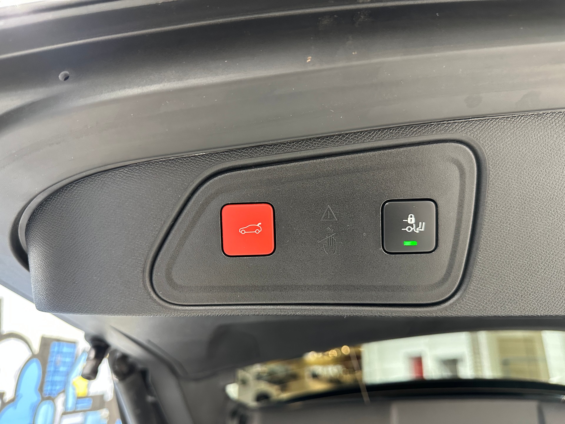PEUGEOT 3008 225e Hybrid2 GT EAT8-image-13