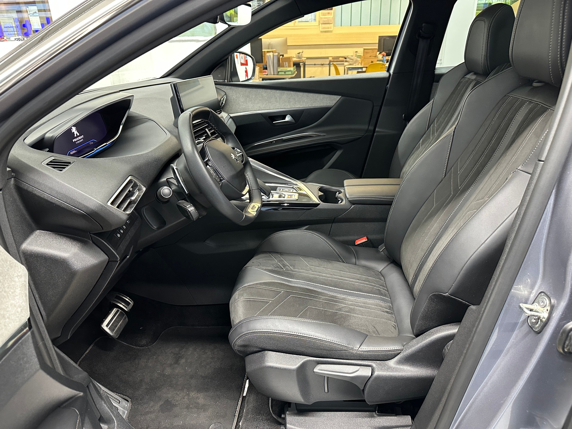 PEUGEOT 3008 225e Hybrid2 GT EAT8-image-7