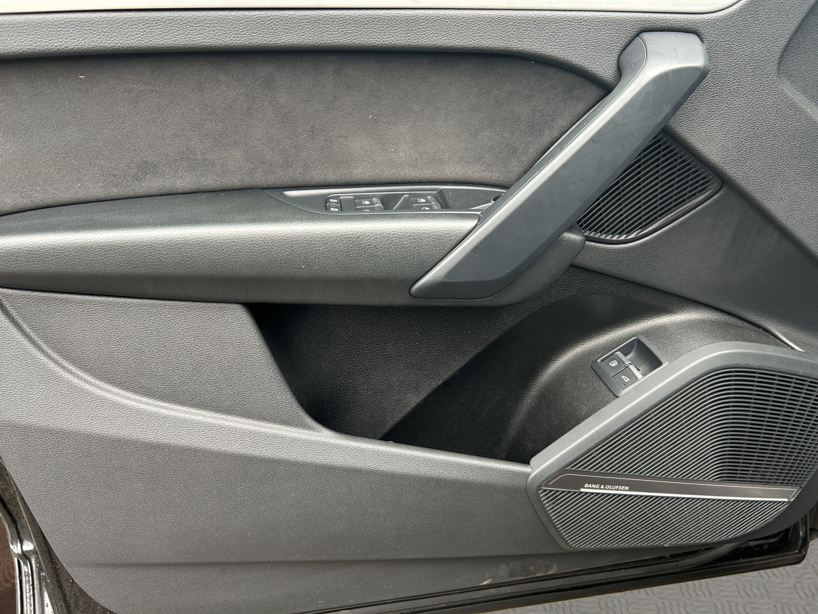 AUDI Q5 50 TFSI e PHEV S line quattro S-tronic-image-18