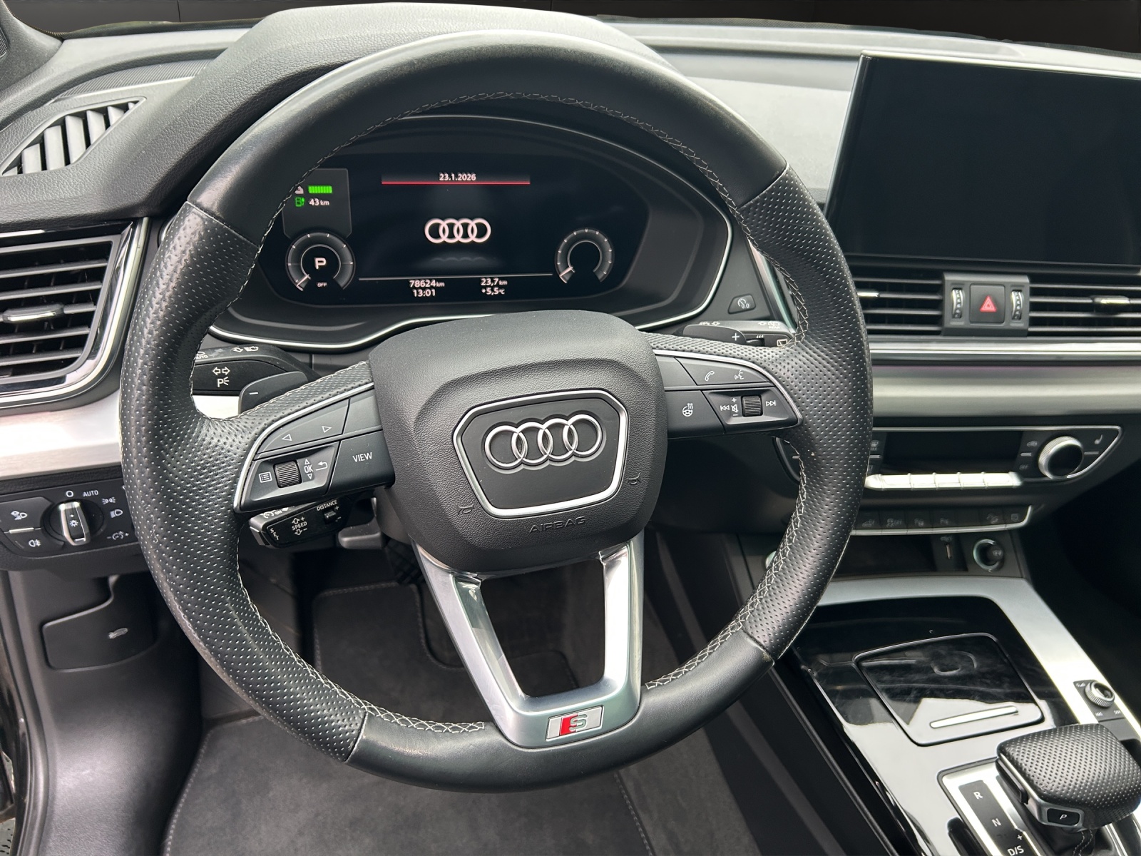 AUDI Q5 50 TFSI e PHEV S line quattro S-tronic-image-9