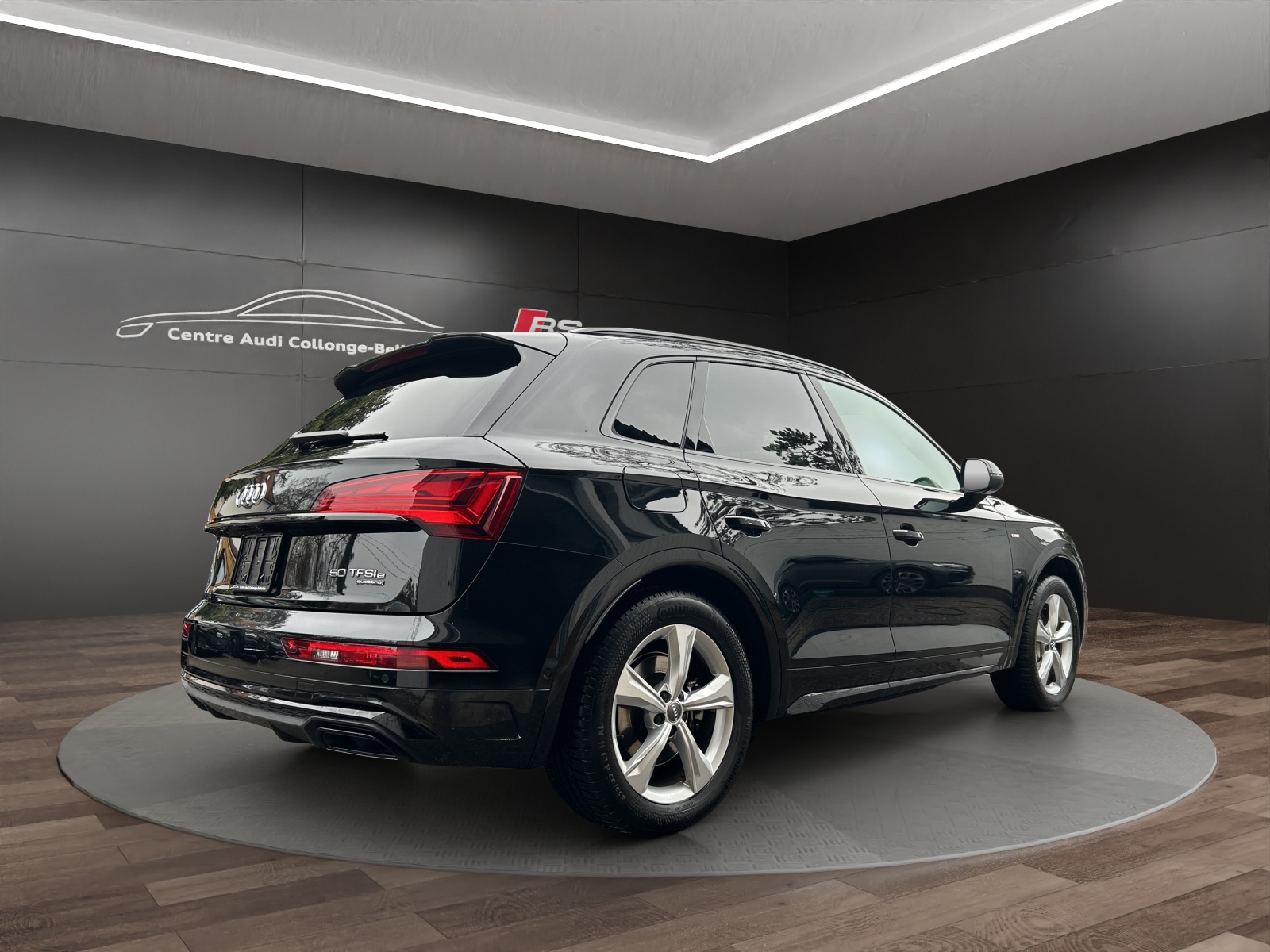 AUDI Q5 50 TFSI e PHEV S line quattro S-tronic-image-5