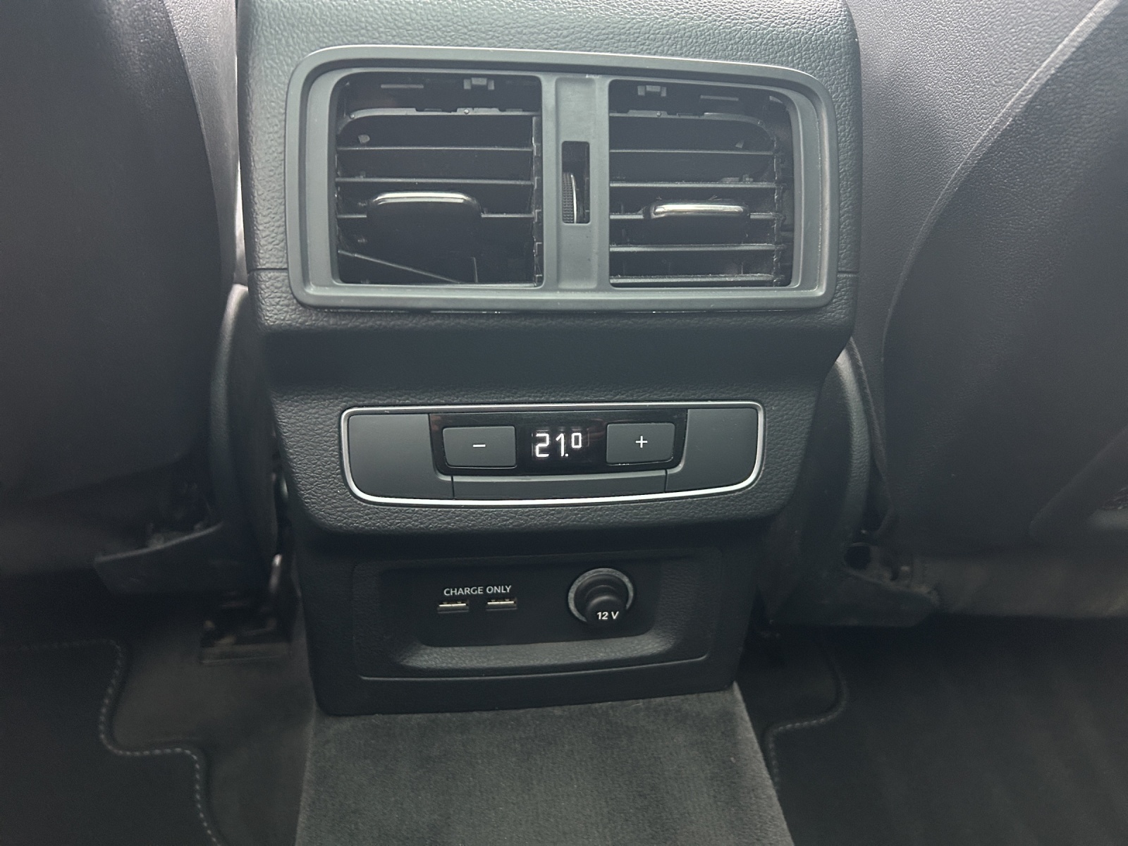 AUDI Q5 50 TFSI e PHEV S line quattro S-tronic-image-13