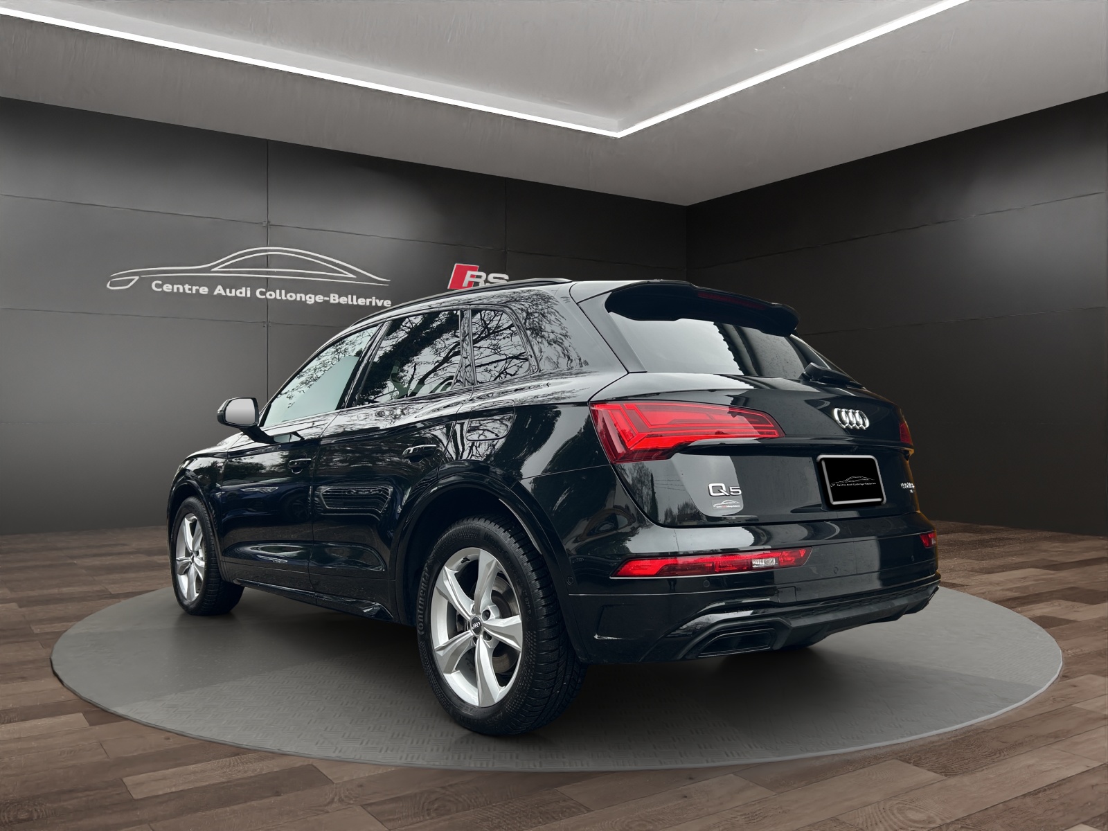 AUDI Q5 50 TFSI e PHEV S line quattro S-tronic-image-3