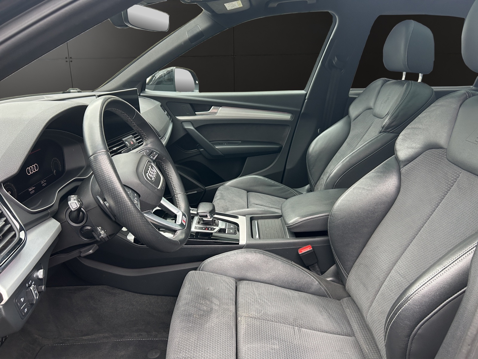AUDI Q5 50 TFSI e PHEV S line quattro S-tronic-image-8