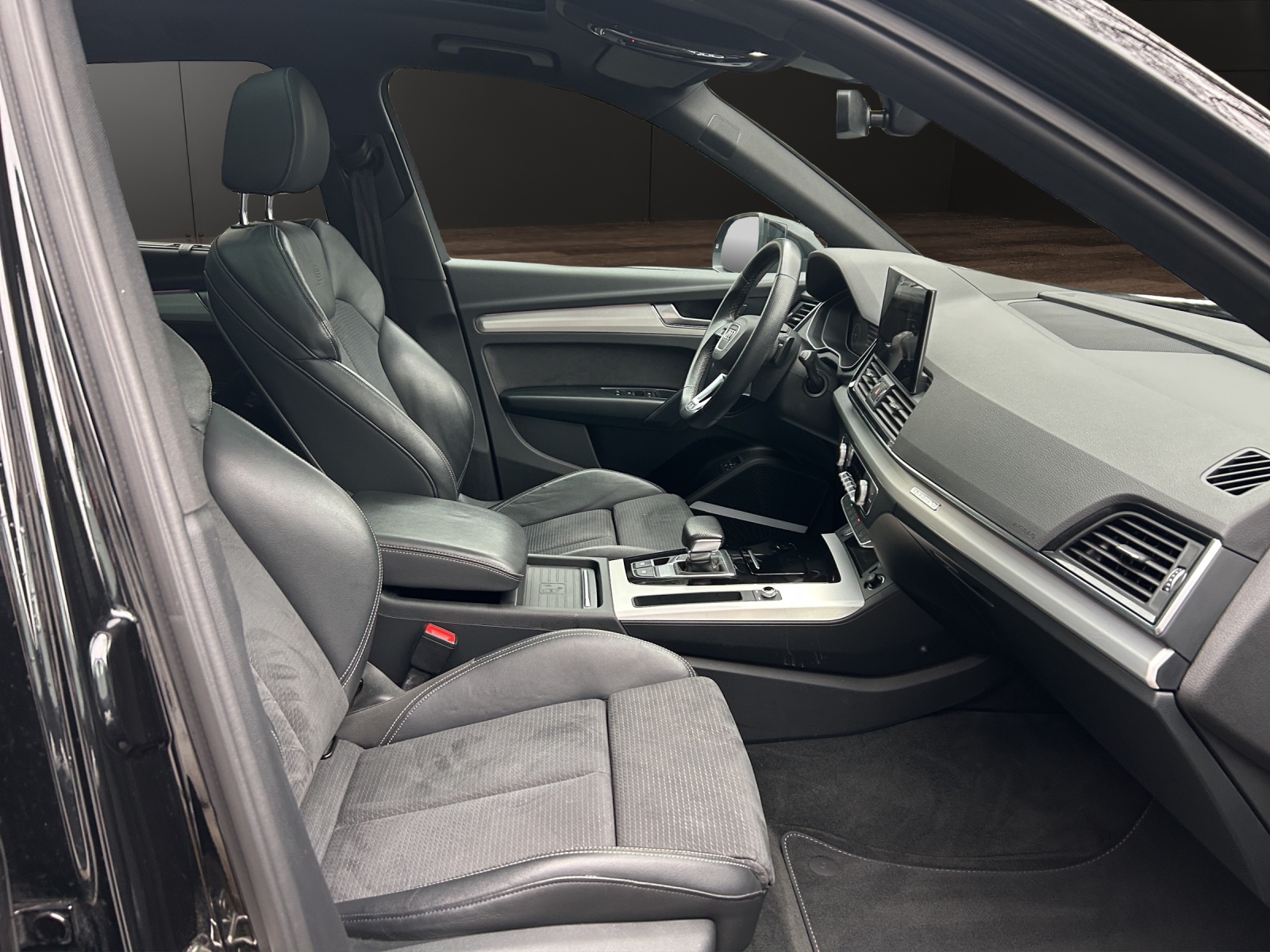 AUDI Q5 50 TFSI e PHEV S line quattro S-tronic-image-15