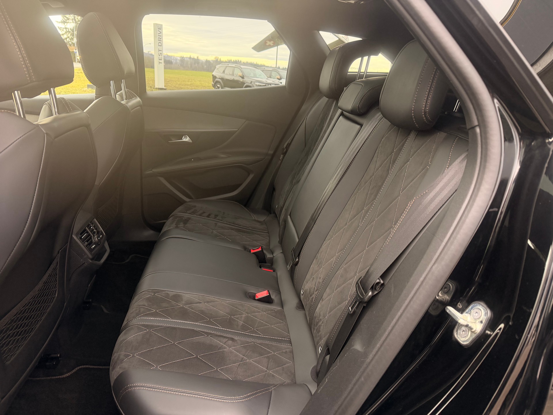 PEUGEOT 3008 2.0 BlueHDi 180 GT-image-4