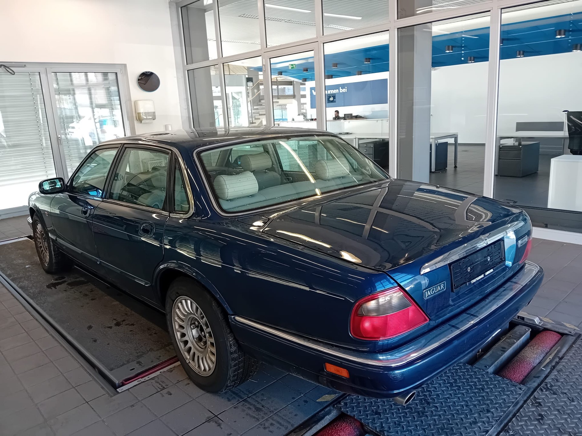 JAGUAR XJ 3.2 Executive-image-4