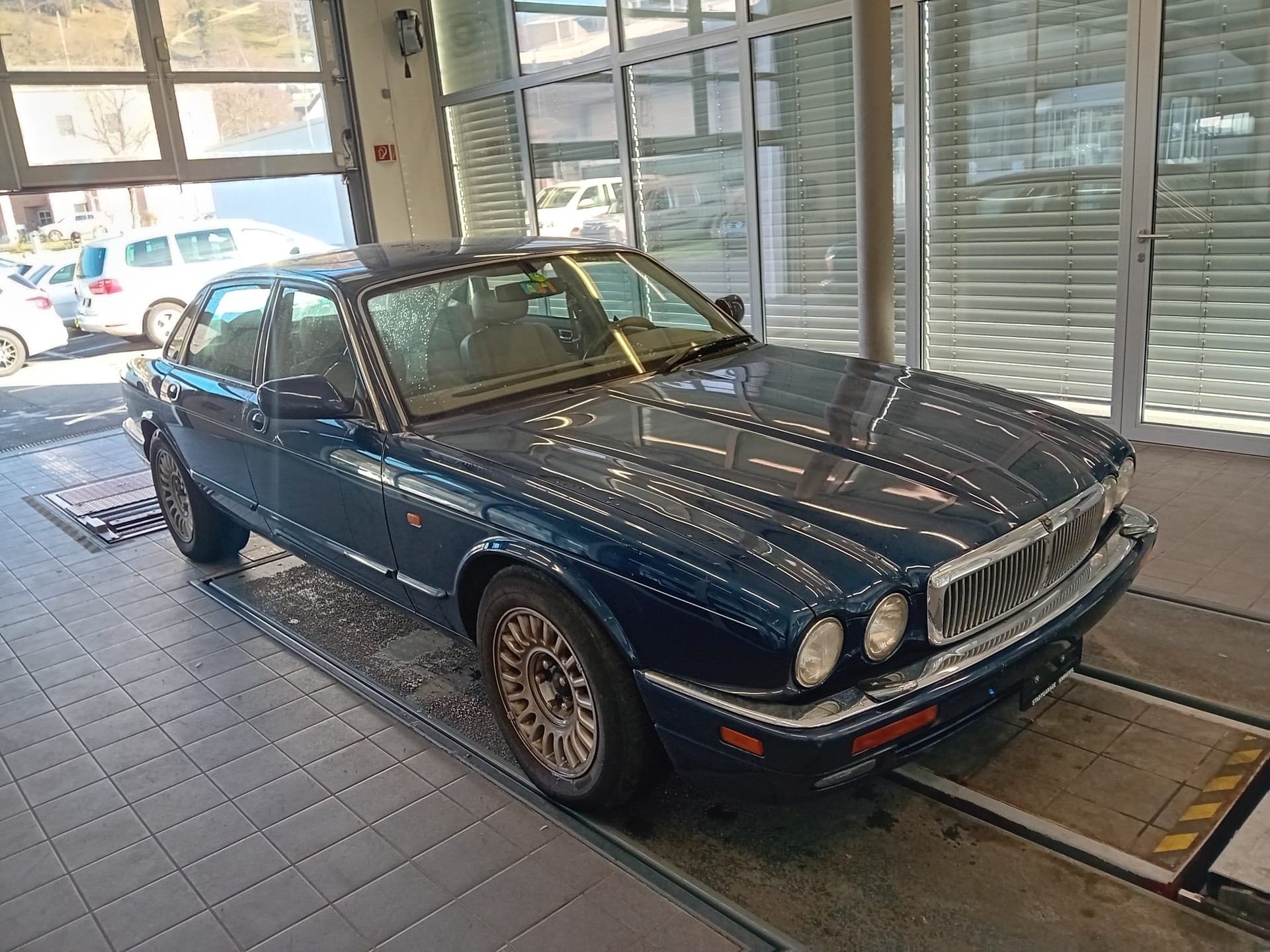 JAGUAR XJ 3.2 Executive-image-1