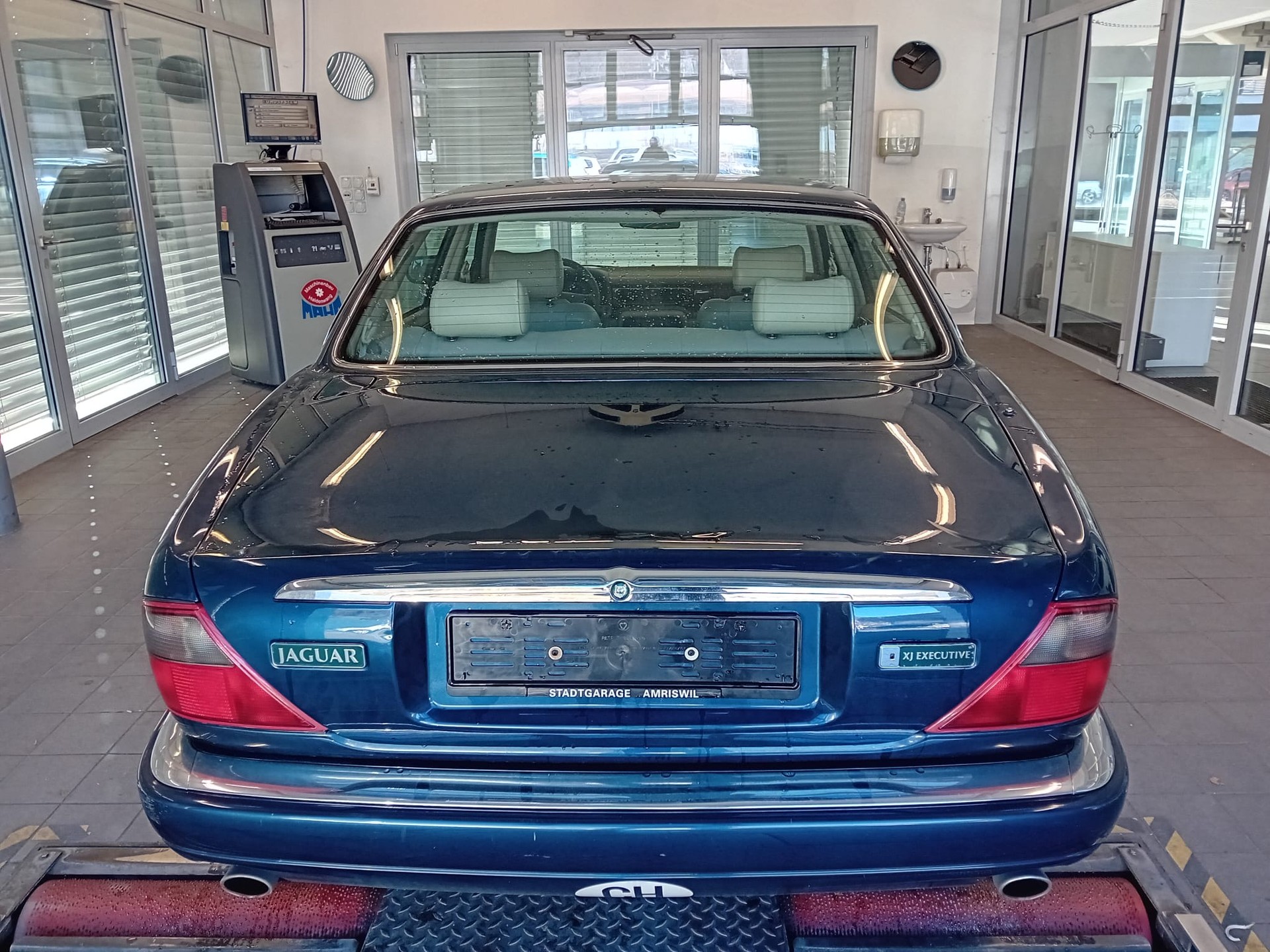 JAGUAR XJ 3.2 Executive-image-2