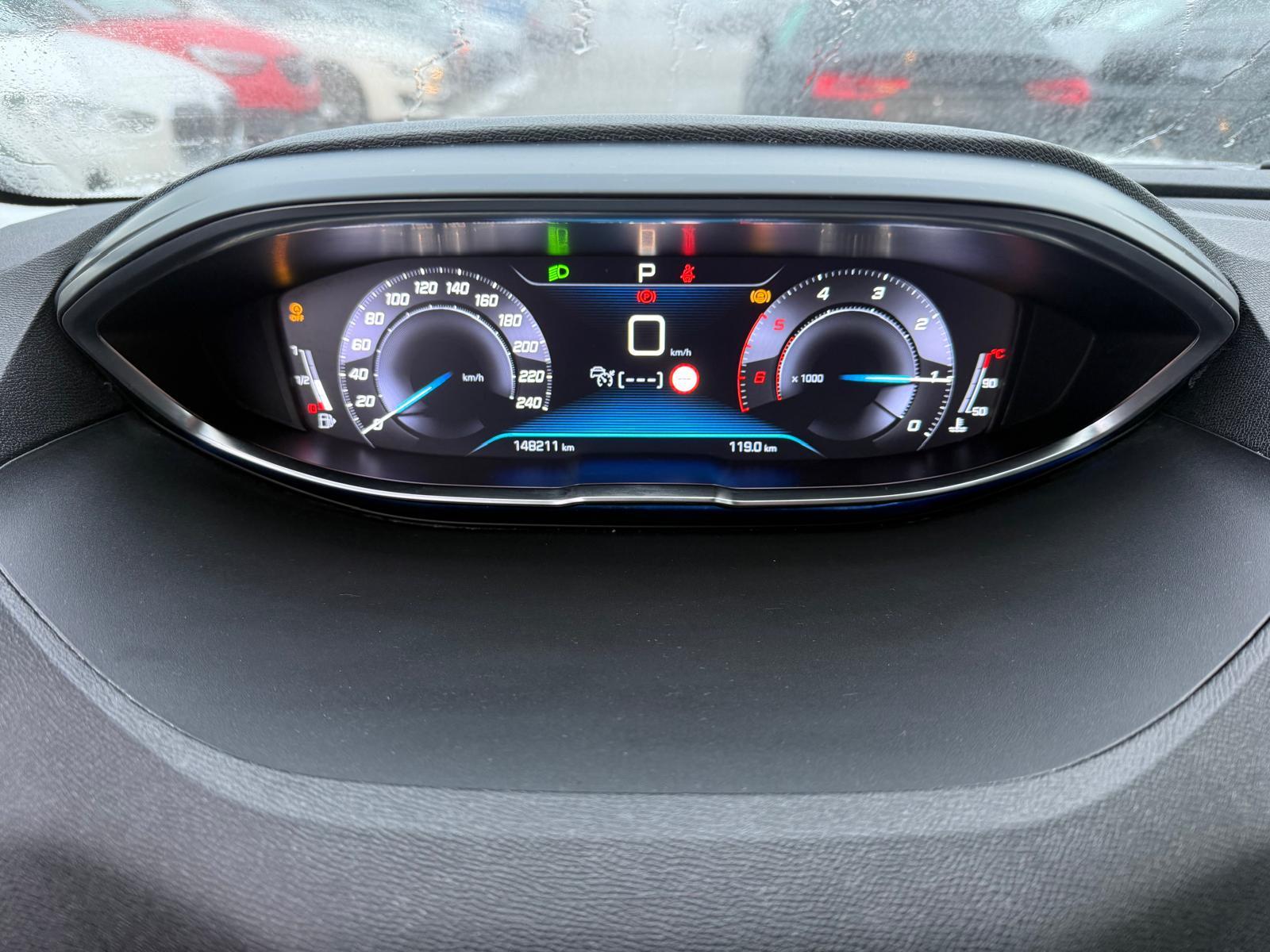 PEUGEOT 5008 1.5 BlueHDi Business Line-image-13