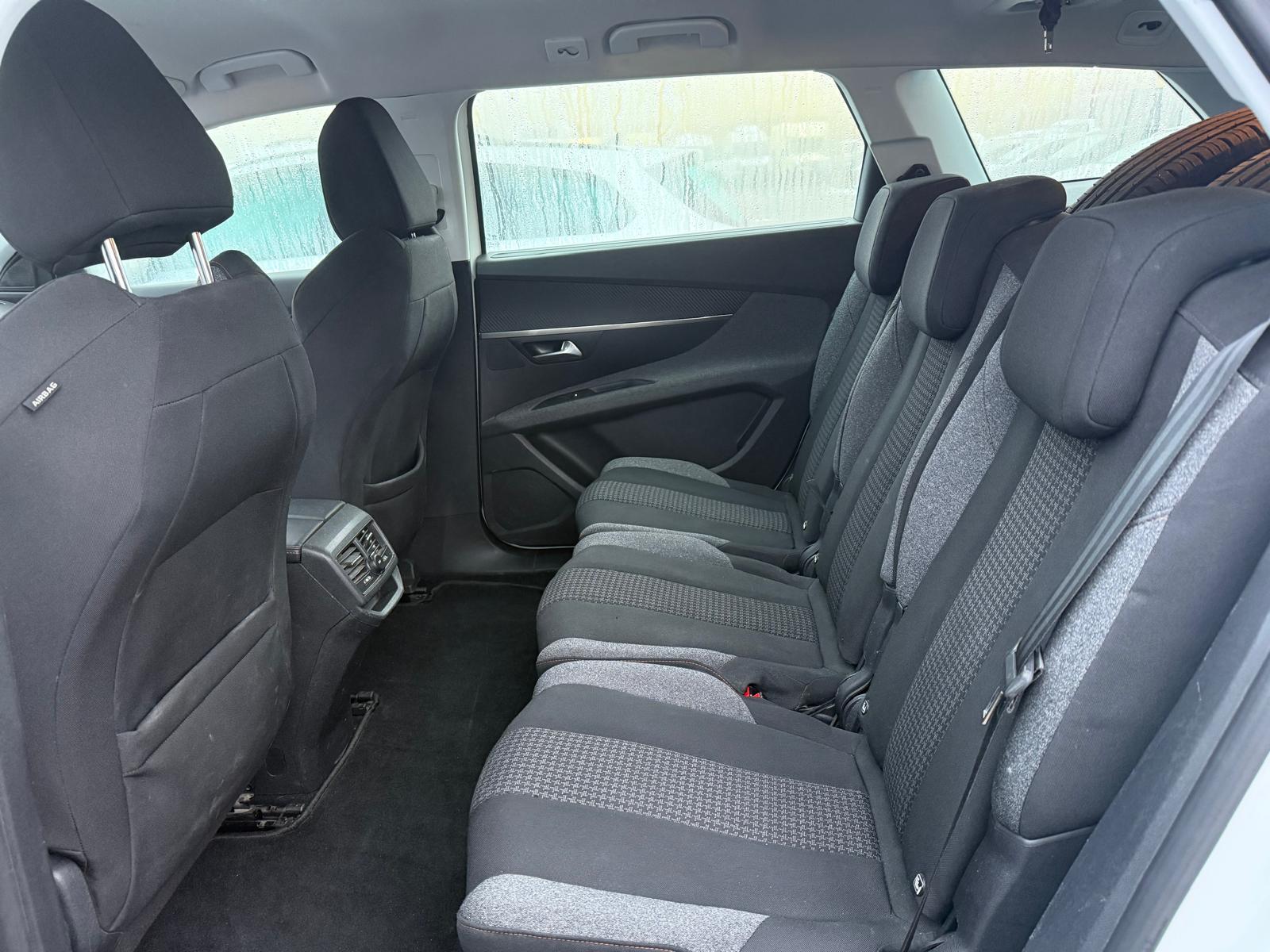 PEUGEOT 5008 1.5 BlueHDi Business Line-image-9