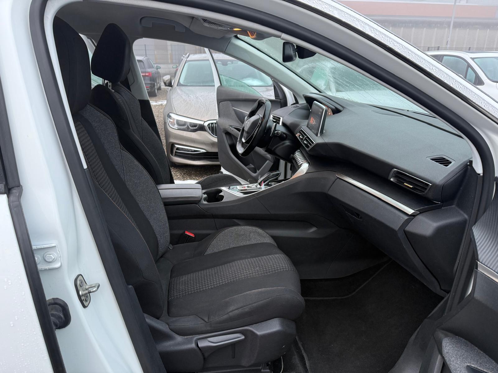 PEUGEOT 5008 1.5 BlueHDi Business Line-image-10