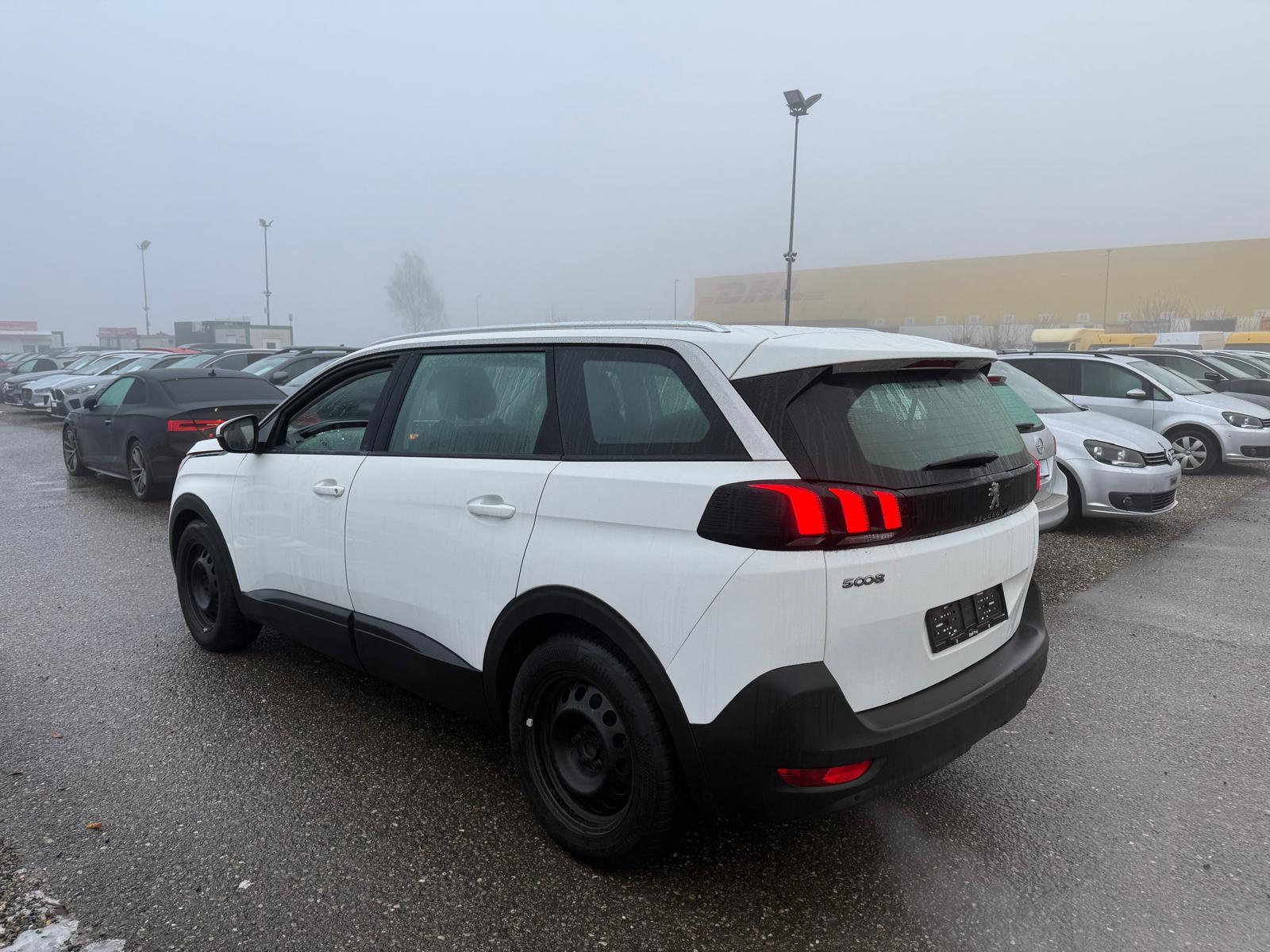 PEUGEOT 5008 1.5 BlueHDi Business Line-image-4