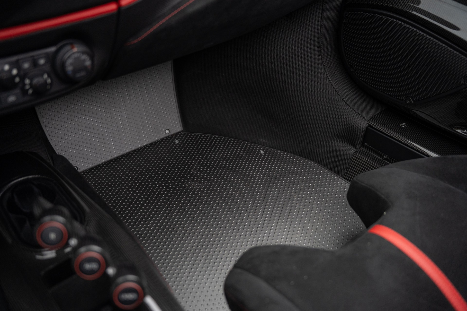 FERRARI 488 Pista Spider 3.9 V8-image-11