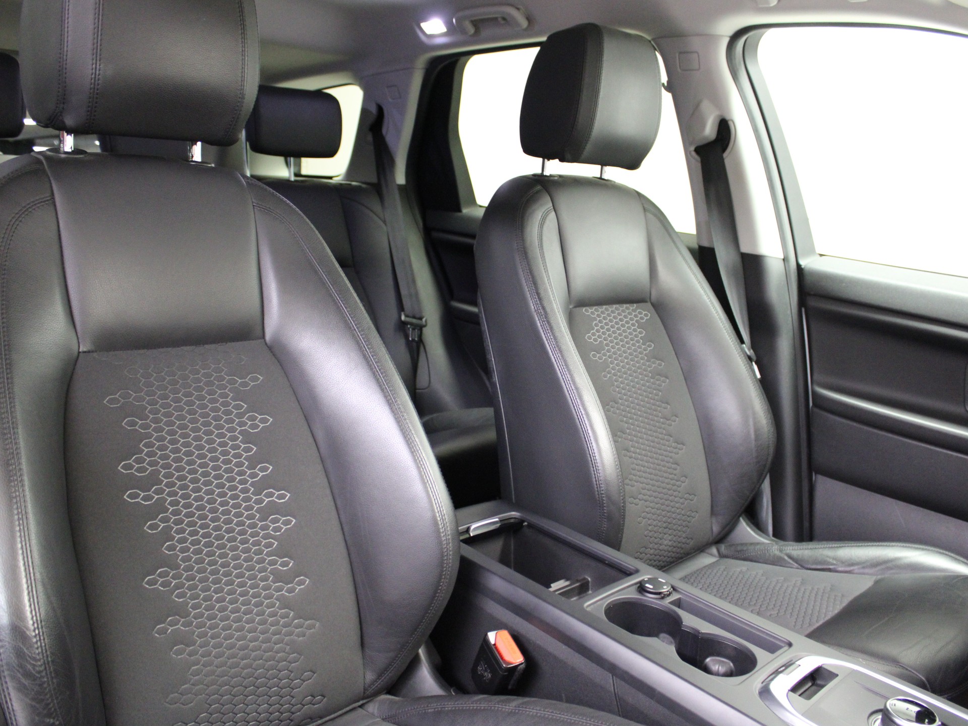 LAND ROVER Discovery Sport 2.0 Si4 Pure AT9-image-7