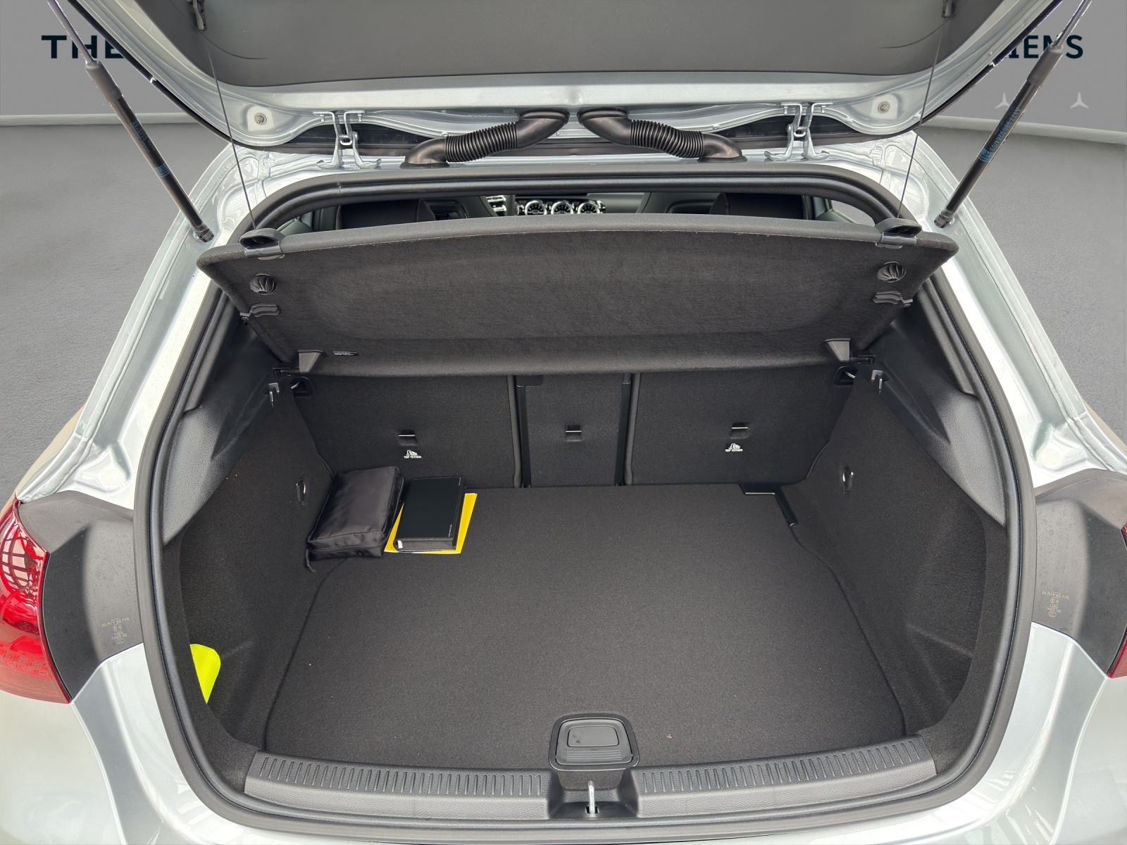 MERCEDES-BENZ A 250 4M - AMG / DISTRONIC / 360 Grad Kamera / Soundsystem-image-15