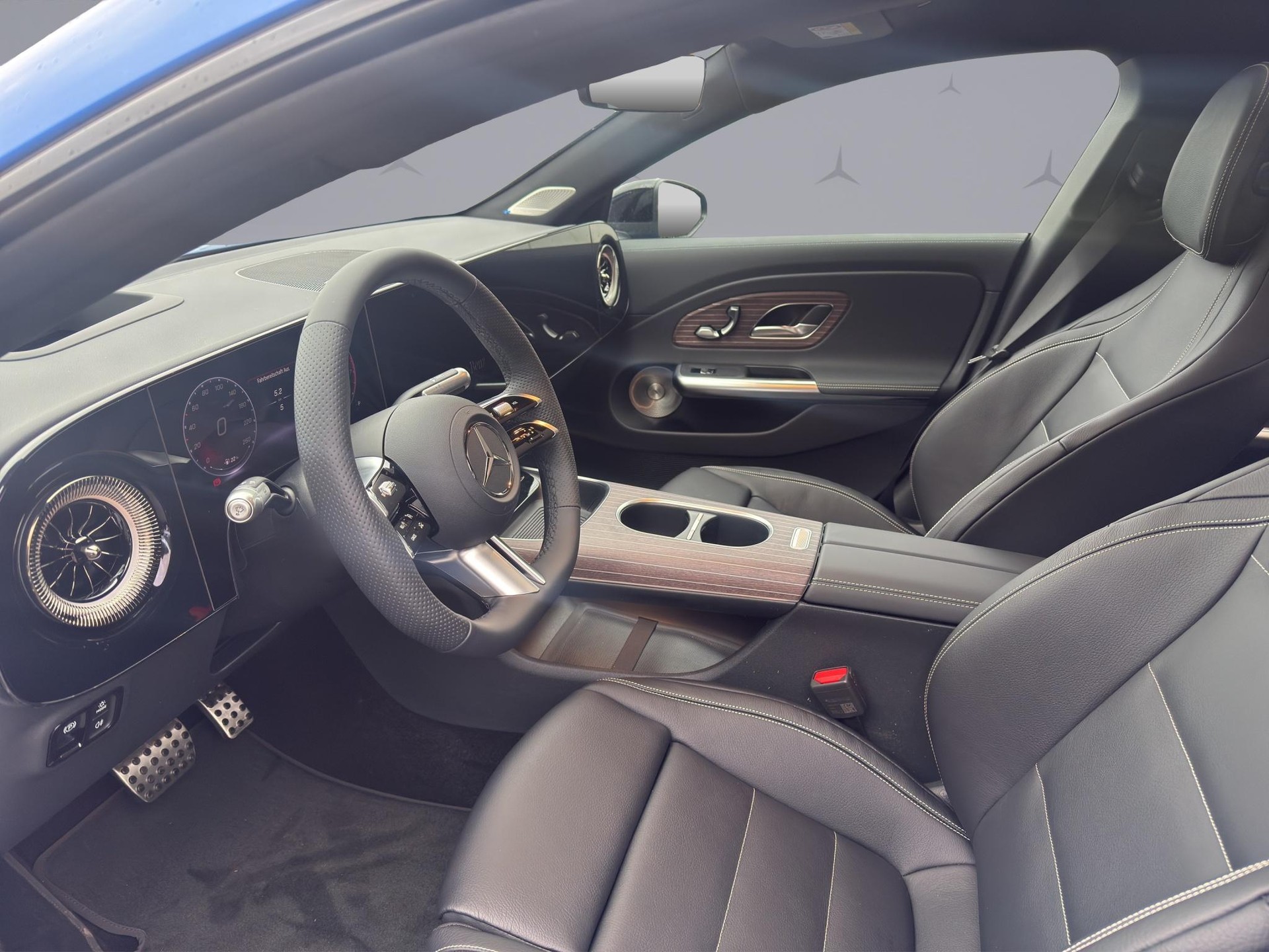 MERCEDES-BENZ CLA 220 AMG Line 4matic-image-8