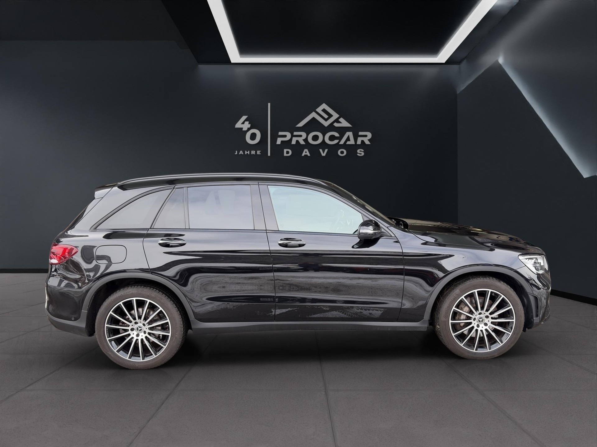 MERCEDES-BENZ GLC 220 d AMG Line 4m-image-1
