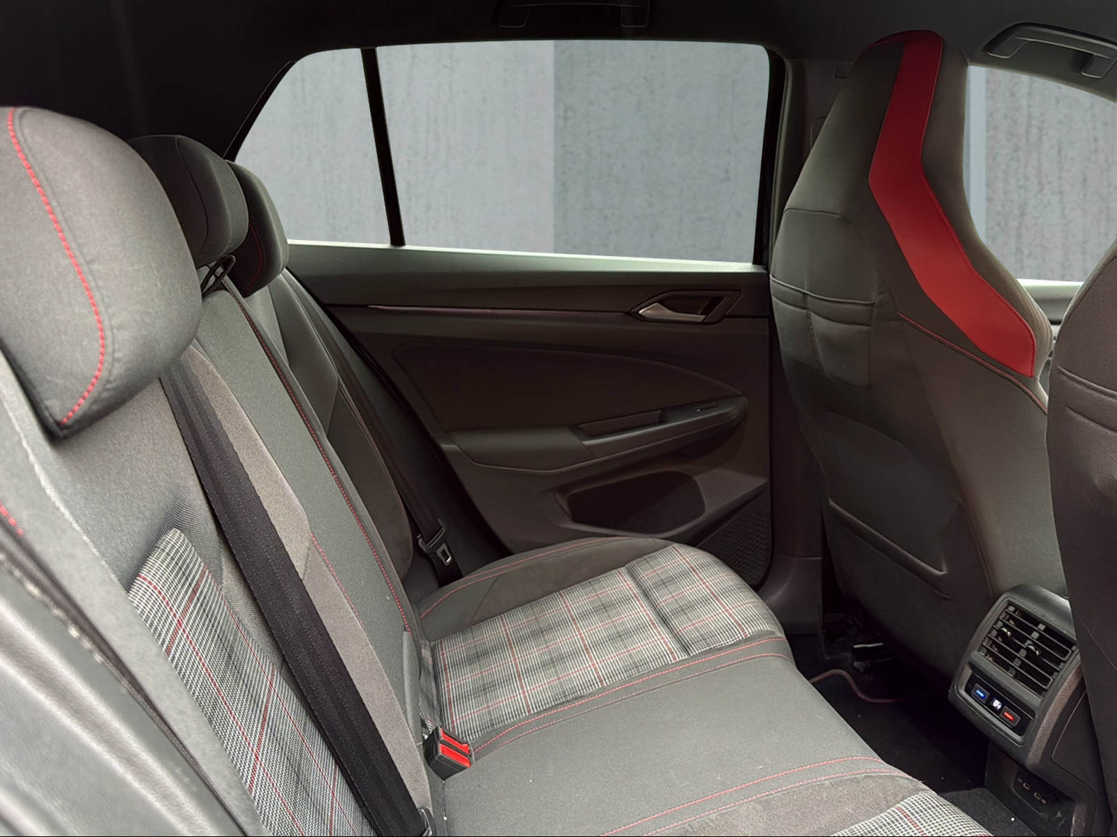 VW Golf 2.0 TSI GTI DSG-image-7