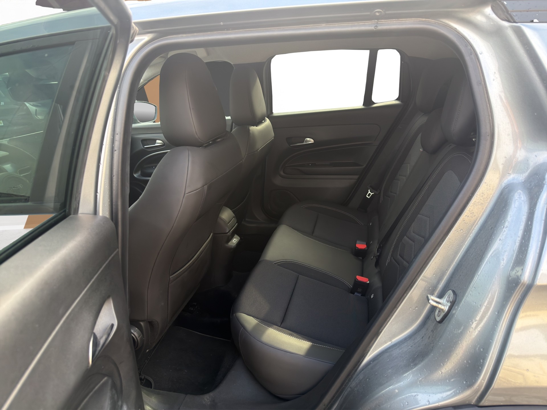 JEEP Avenger Summit-image-12