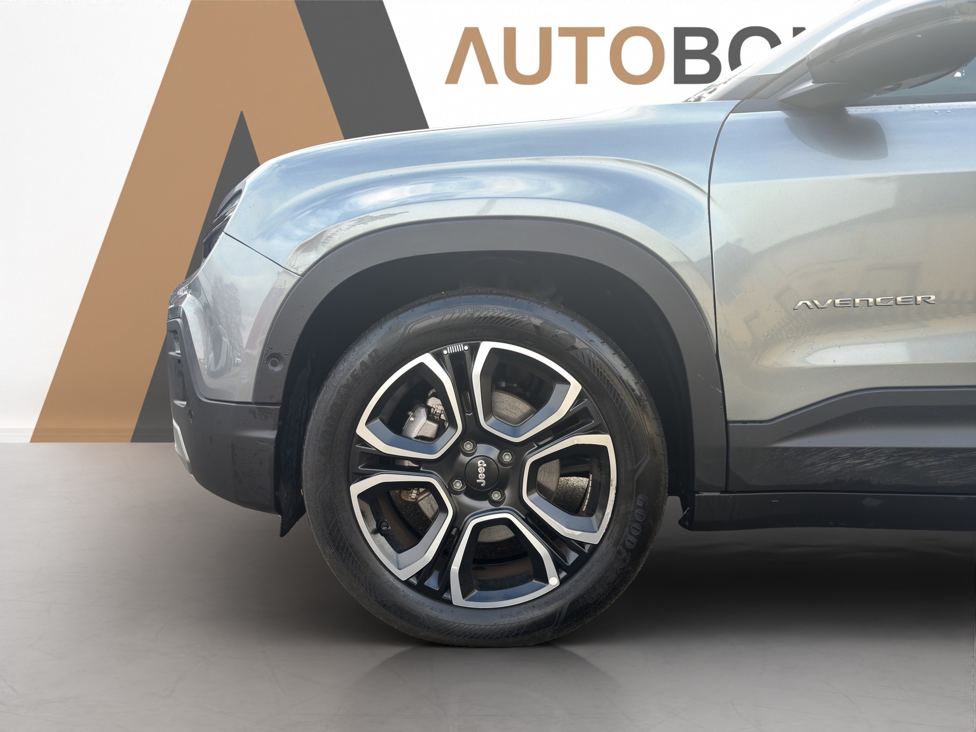 JEEP Avenger Summit-image-18