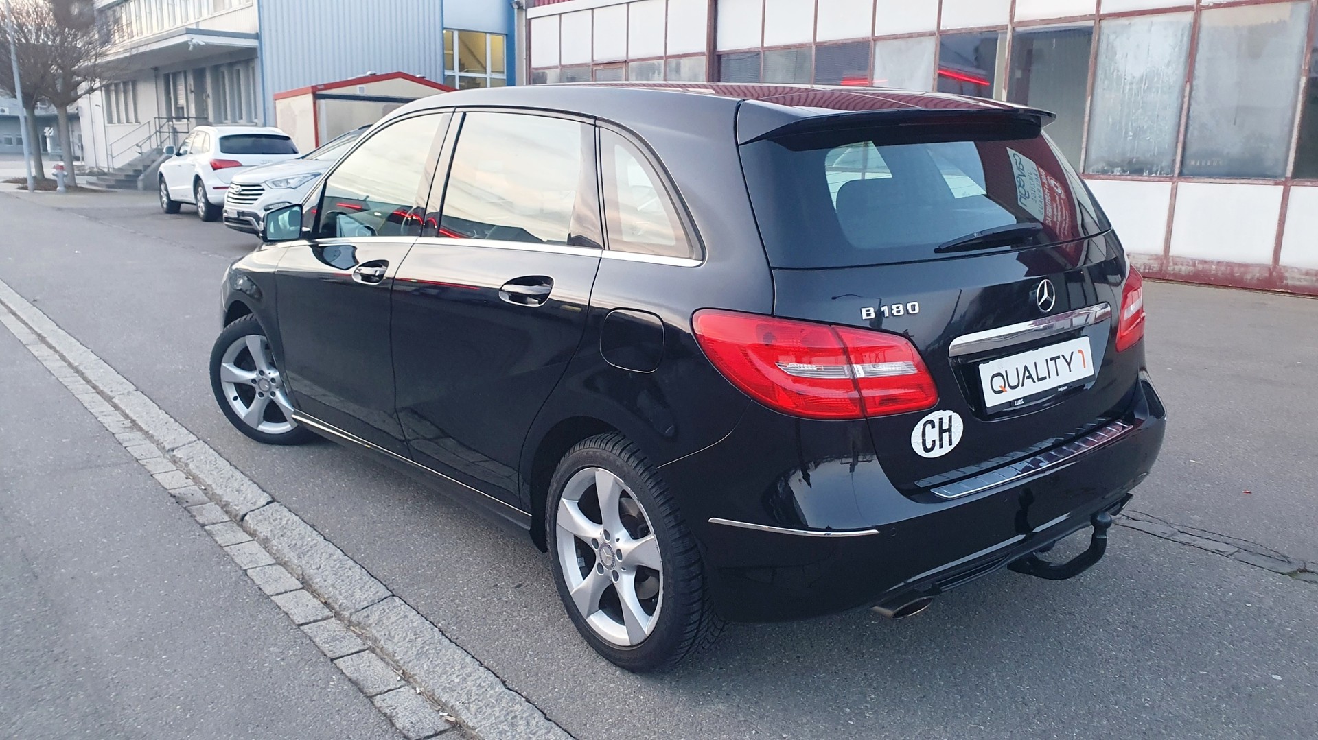 MERCEDES-BENZ B 180 7G-DCT-image-5