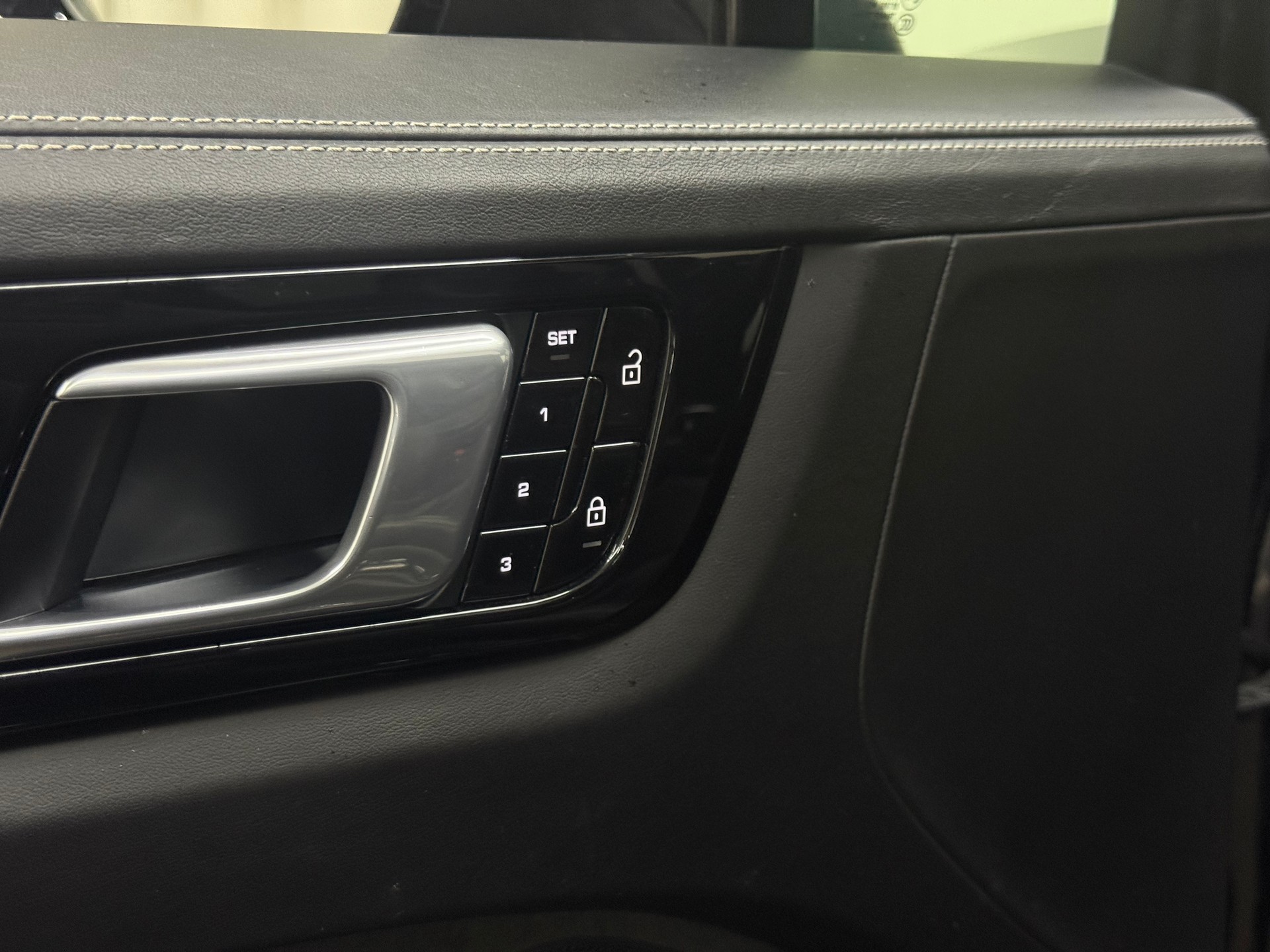 PORSCHE Cayenne GTS-image-16