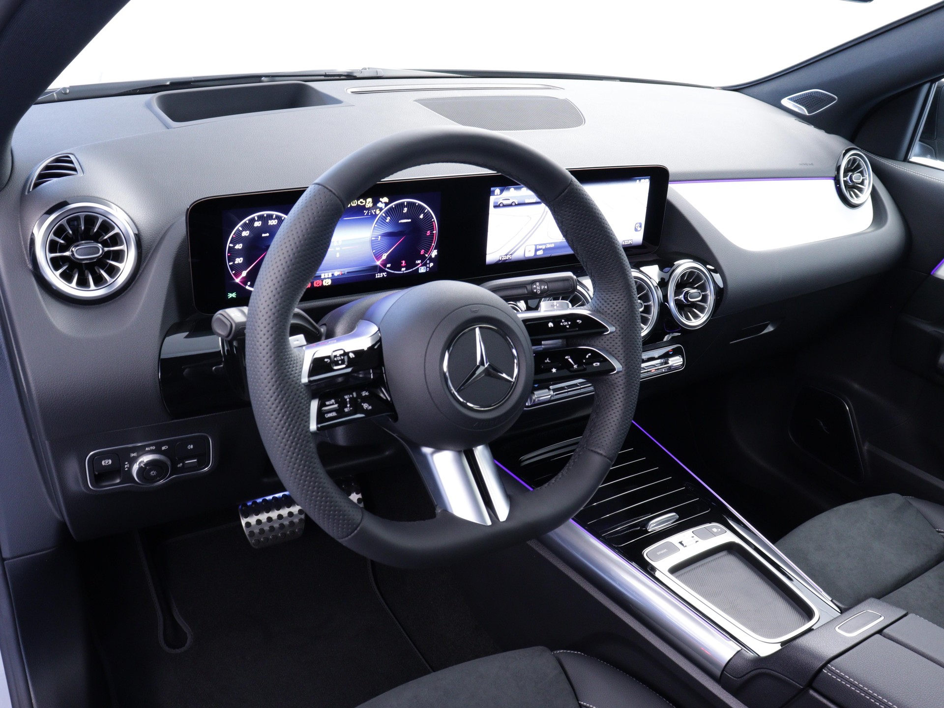 MERCEDES-BENZ GLA 220 d Swiss Star AMG Line 4matic-image-5