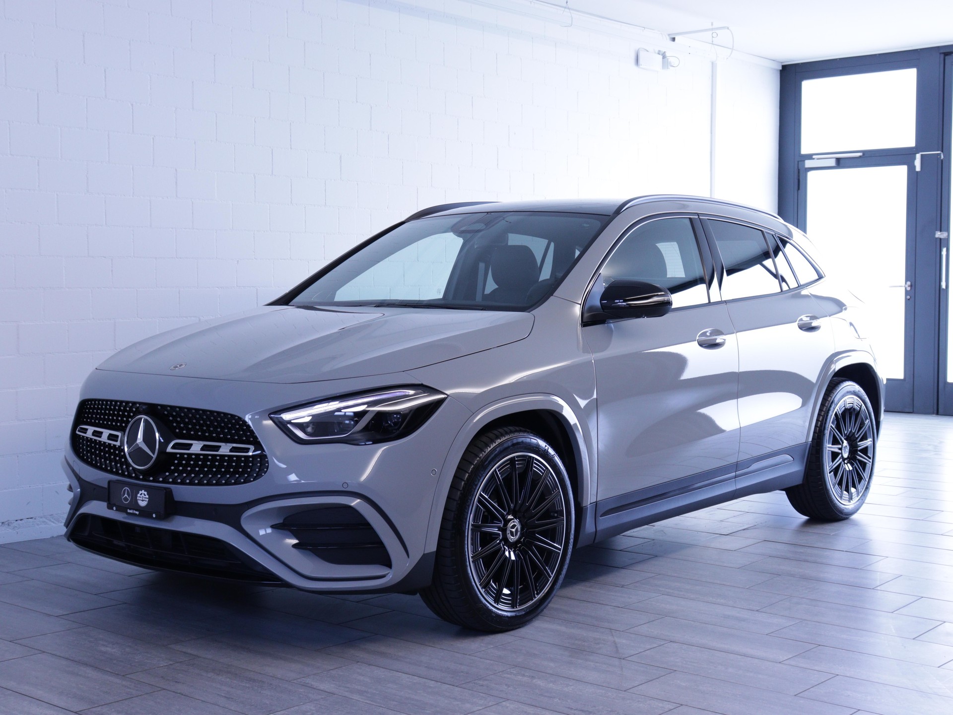 MERCEDES-BENZ GLA 220 d Swiss Star AMG Line 4matic-image-0