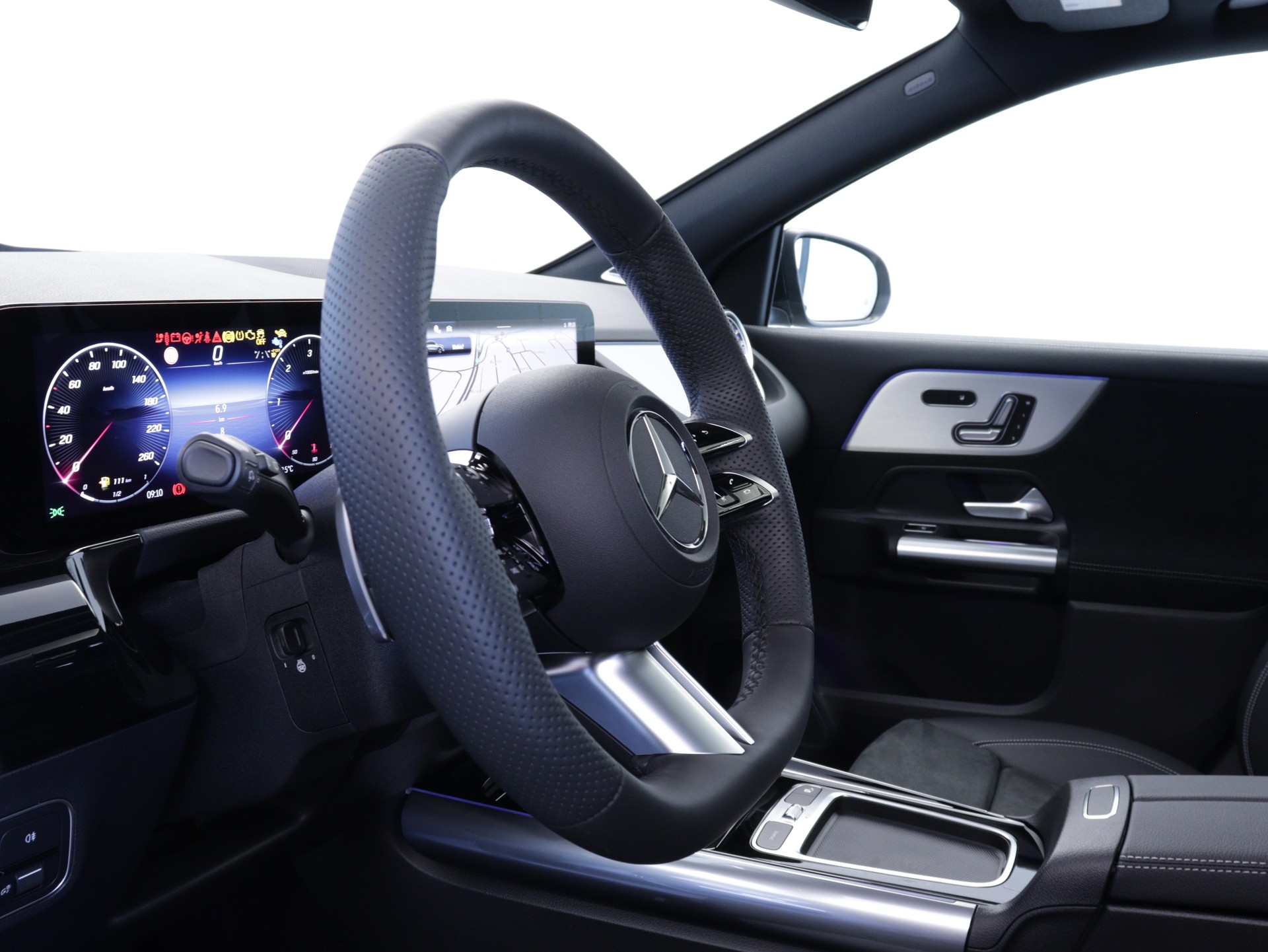 MERCEDES-BENZ GLA 220 d Swiss Star AMG Line 4matic-image-6