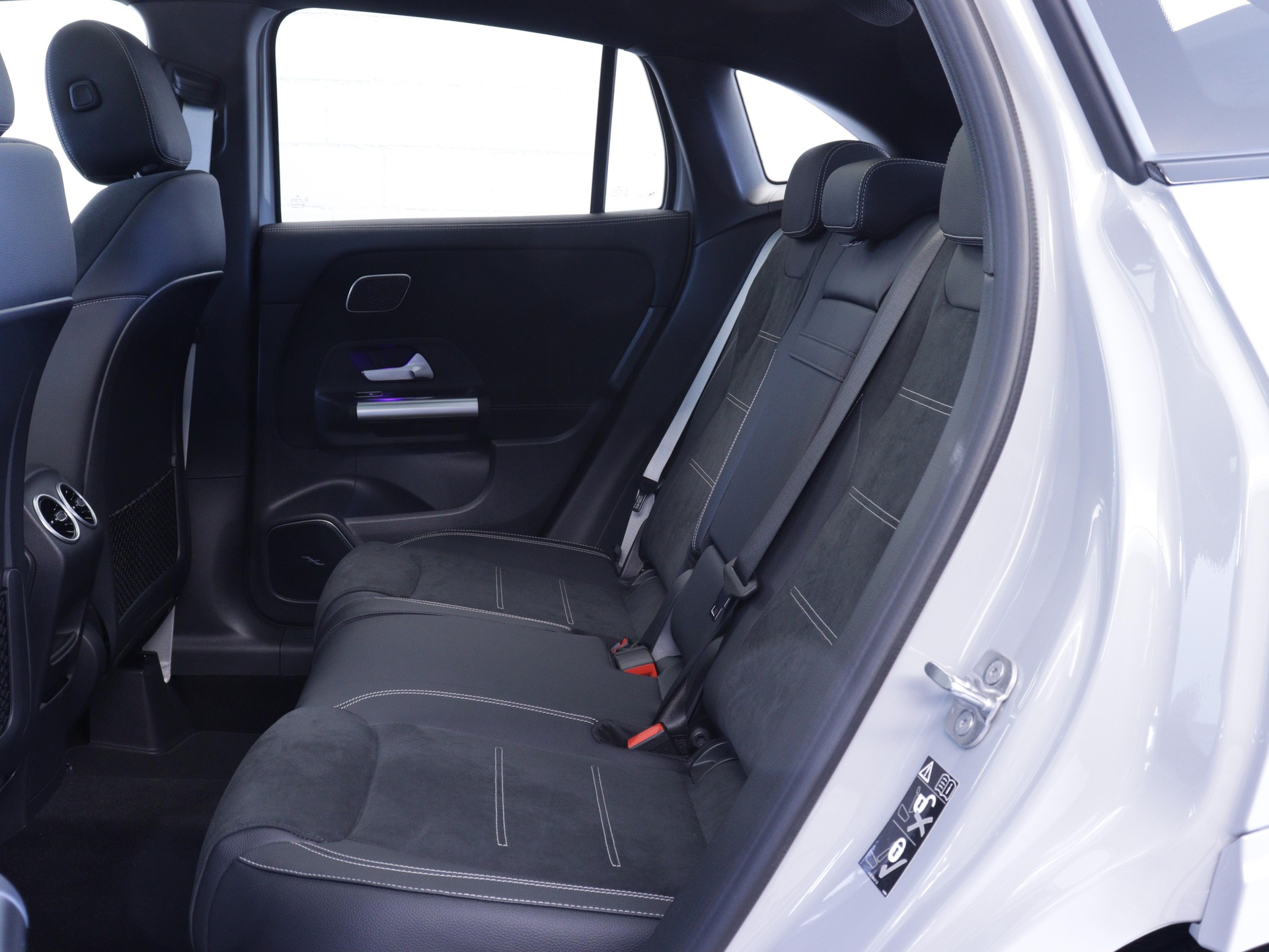 MERCEDES-BENZ GLA 220 d Swiss Star AMG Line 4matic-image-10
