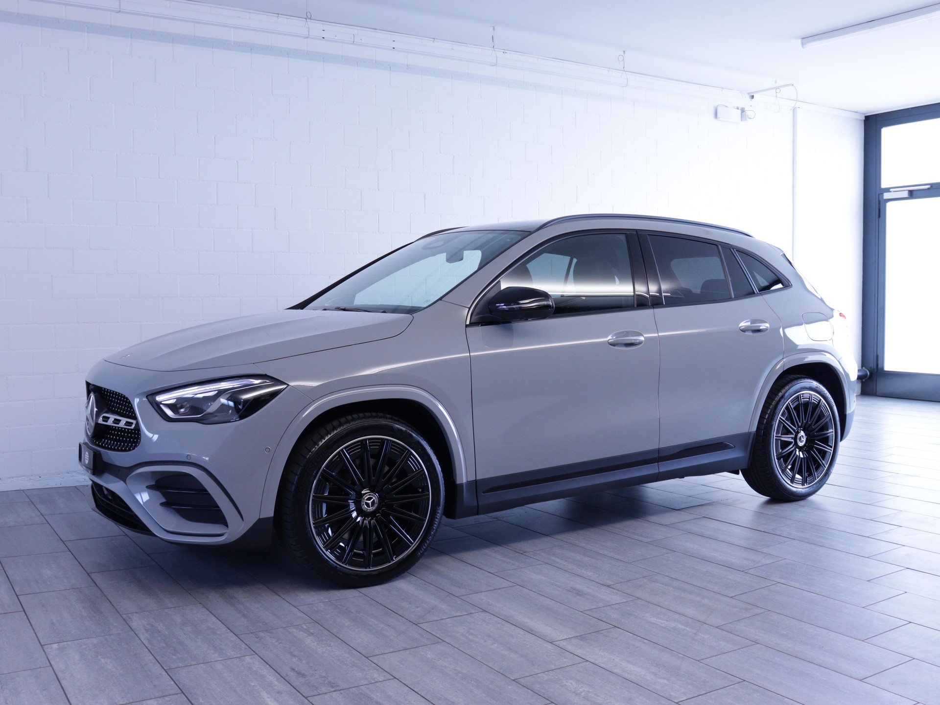 MERCEDES-BENZ GLA 220 d Swiss Star AMG Line 4matic-image-1