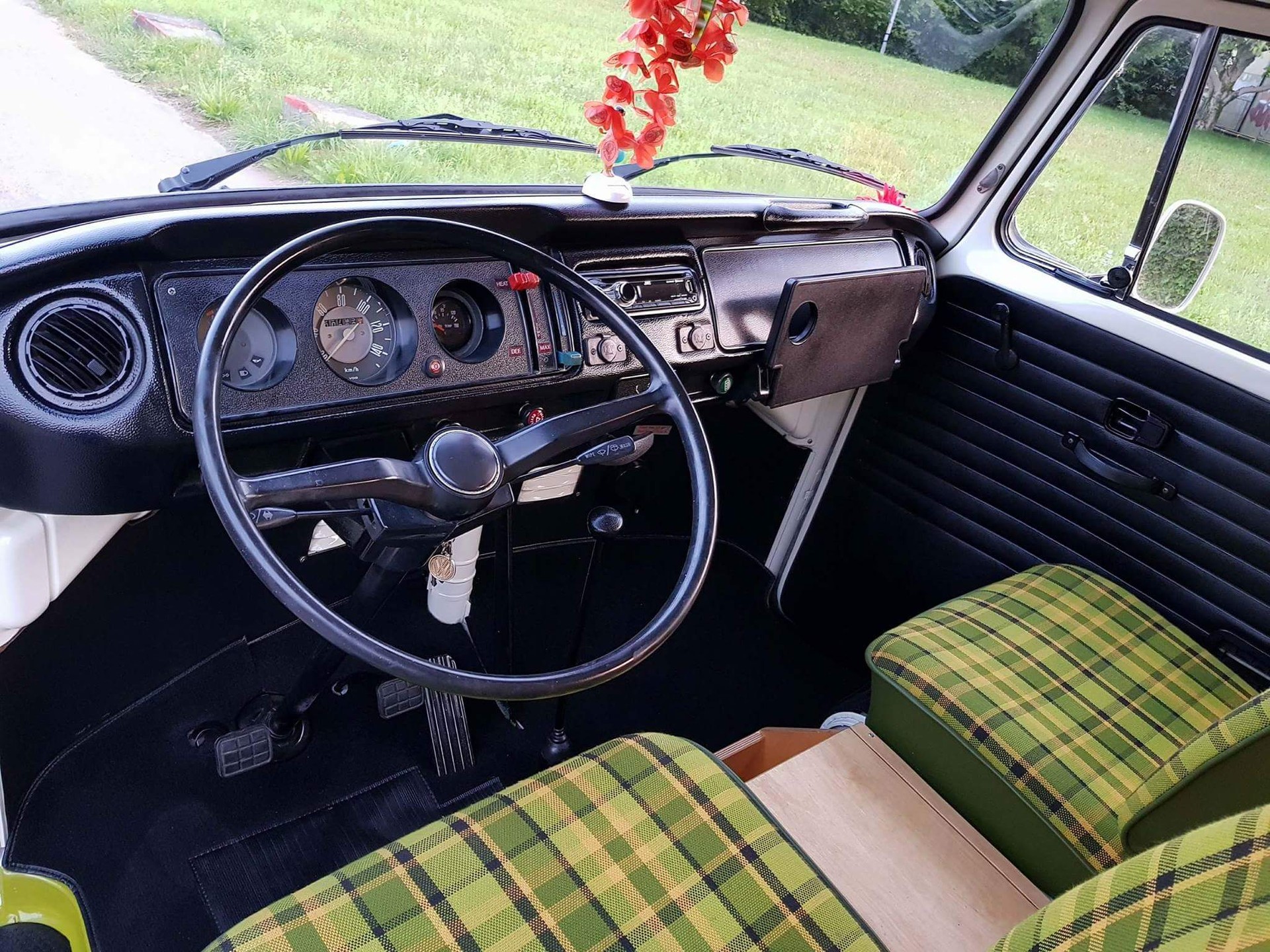 VW Campingbus Jg. 1974 mit Veteranenausweis-image-4