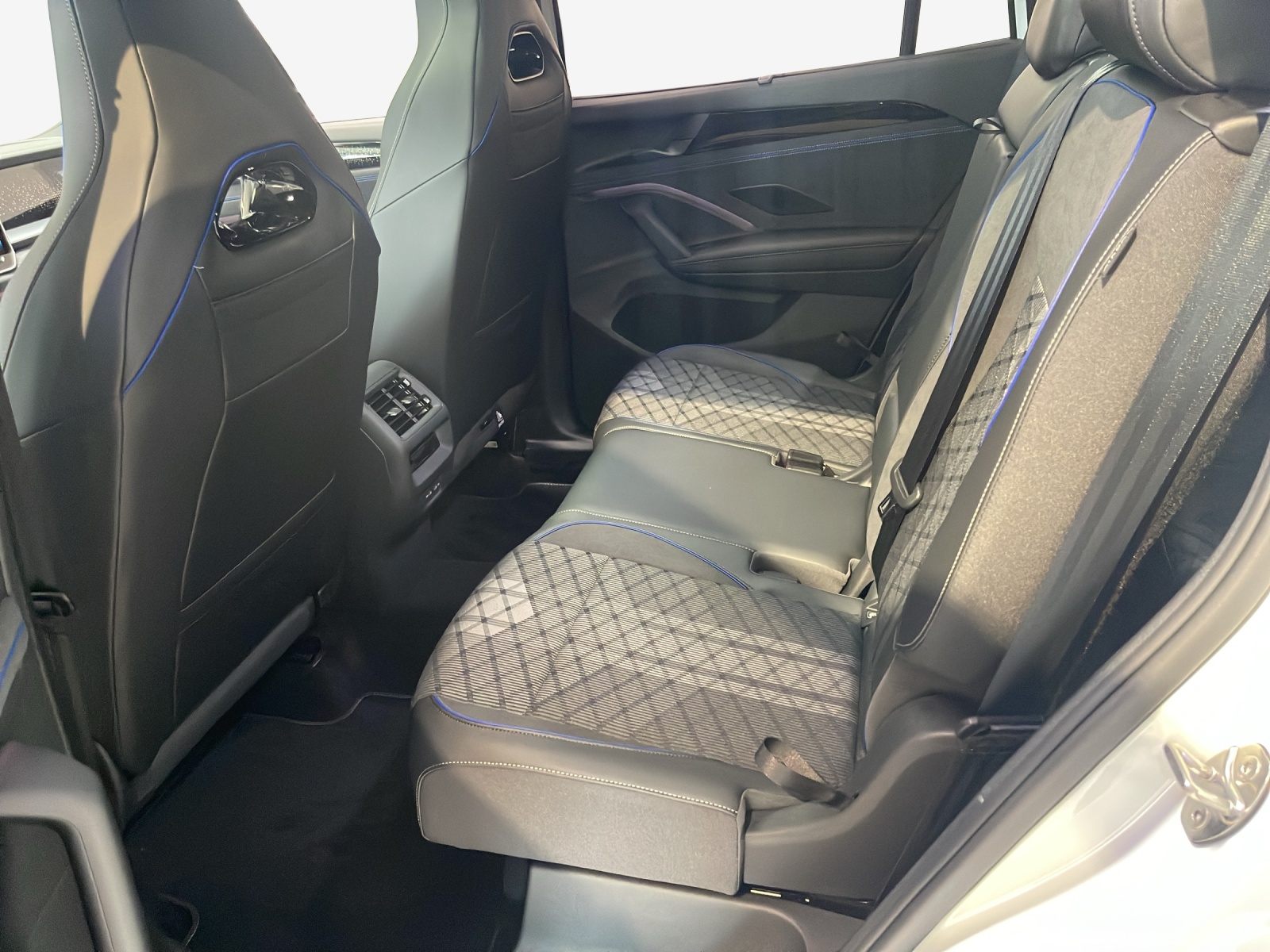 VW Tayron 2.0 TSI R-Line DSG 4Motion-image-11