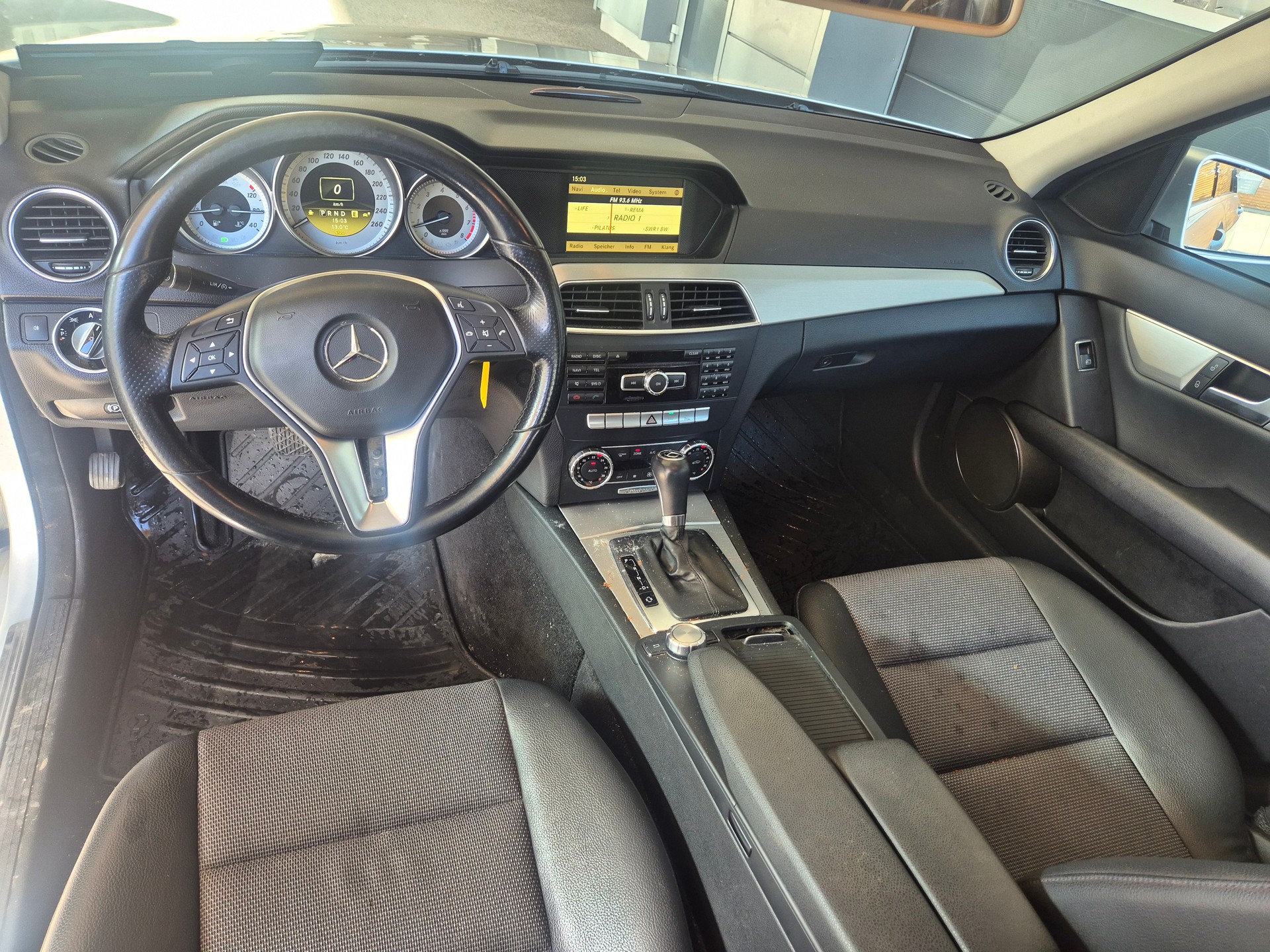 MERCEDES-BENZ C 180 BlueEfficiency 7G-Tronic-image-6