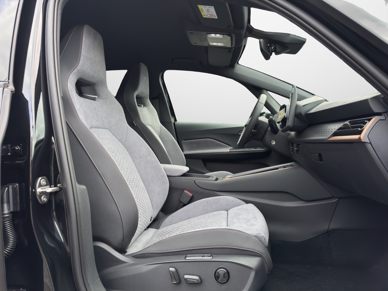 CUPRA Born 79 kWh e-Boost Adrenaline-image-8