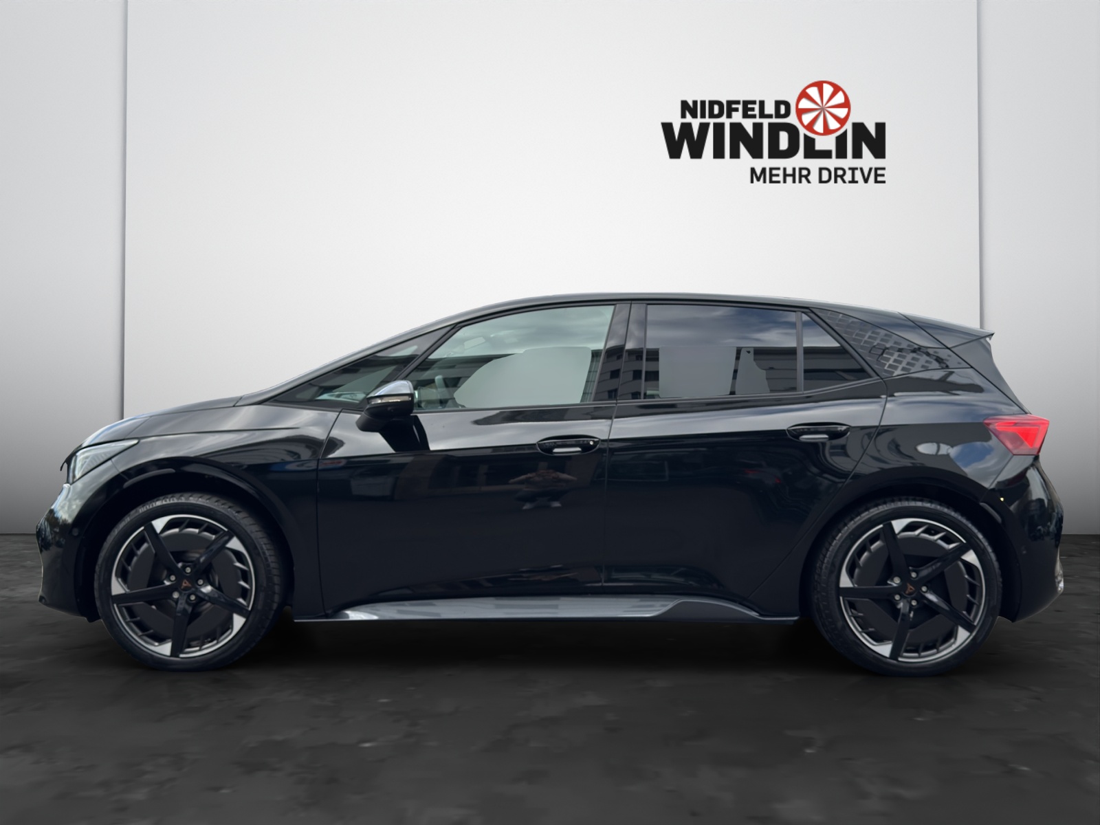CUPRA Born 79 kWh e-Boost Adrenaline-image-2