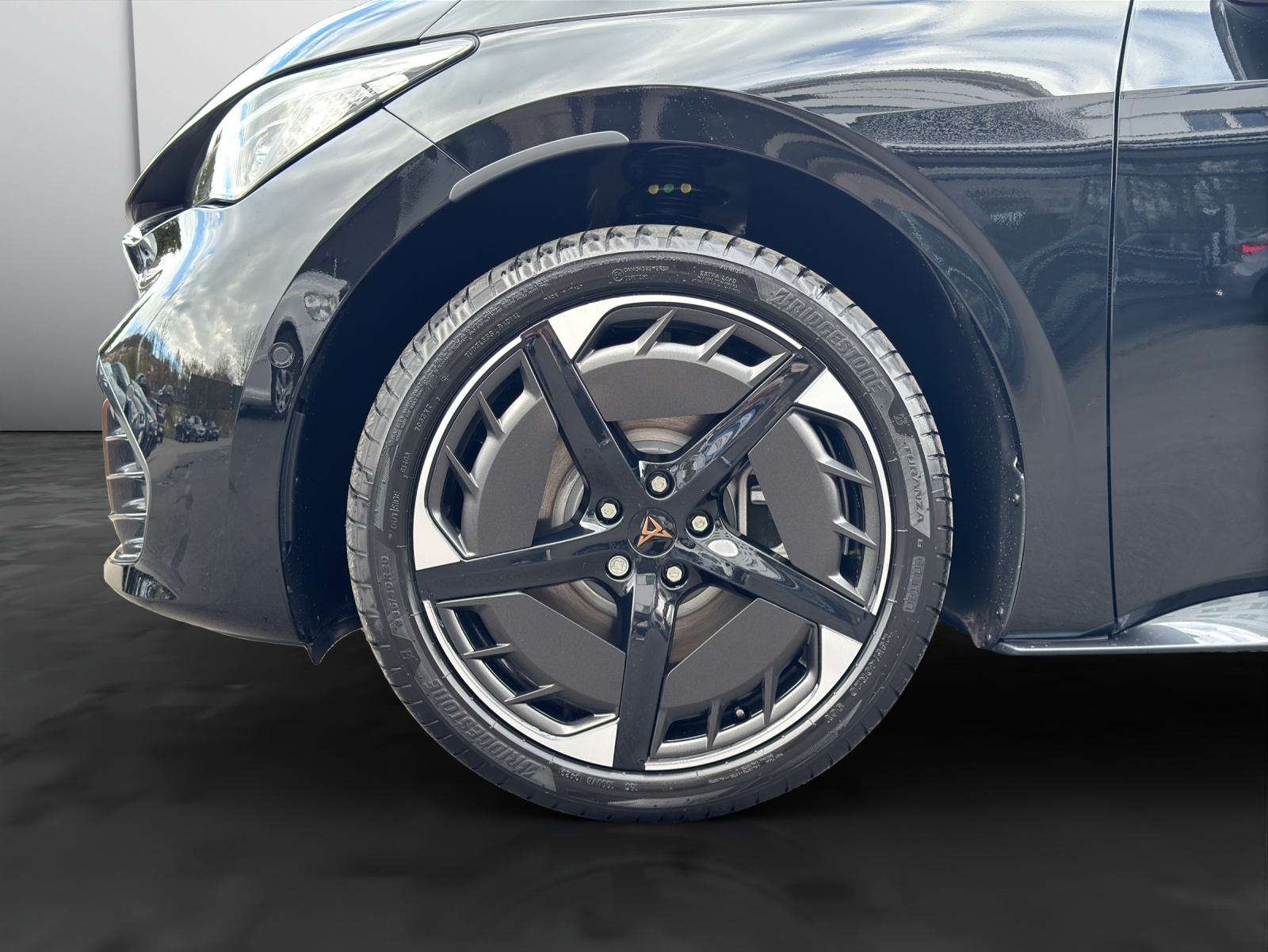 CUPRA Born 79 kWh e-Boost Adrenaline-image-11